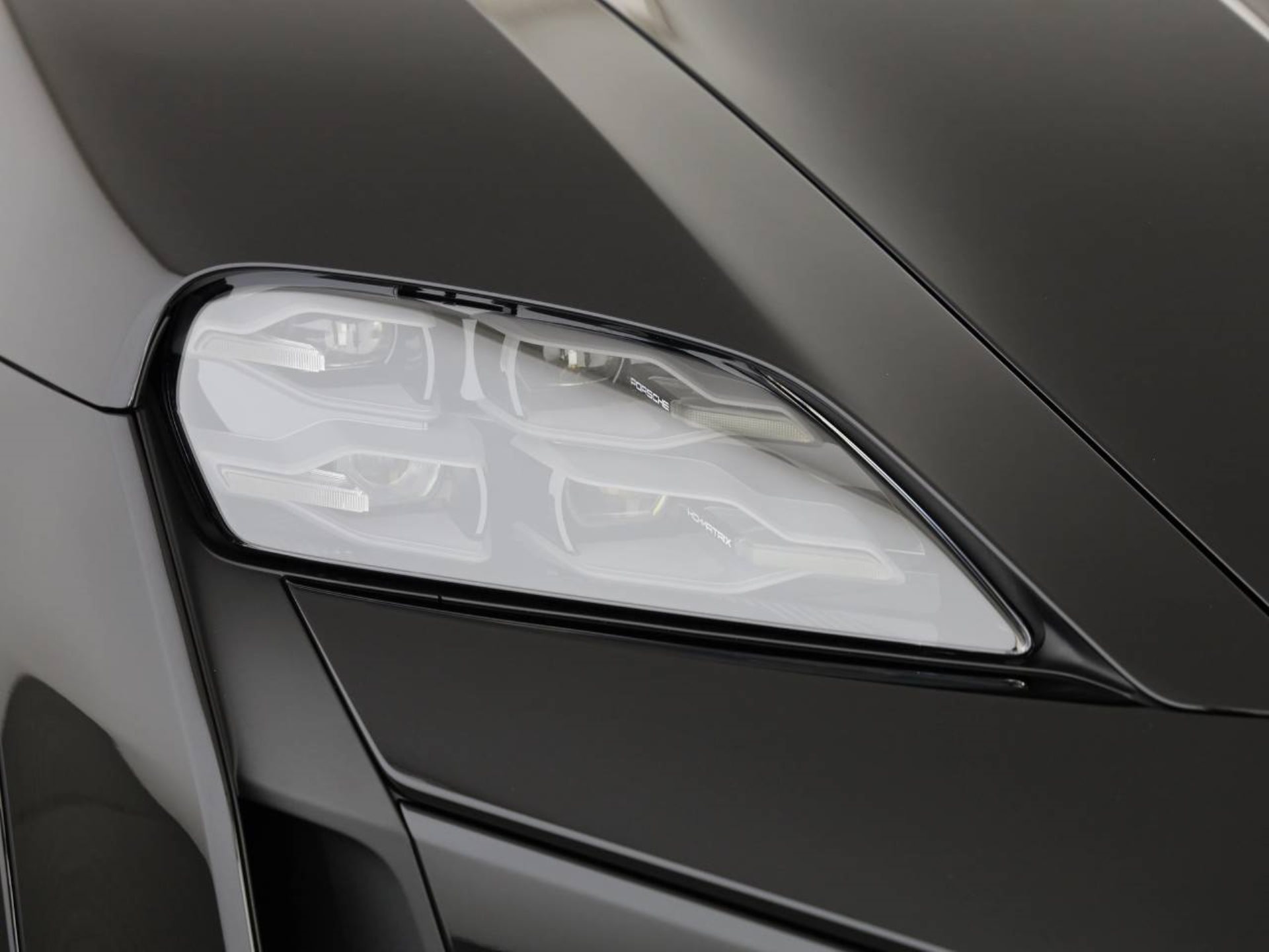 PORSCHE Taycan Turbo S Cross Turismo-image-8