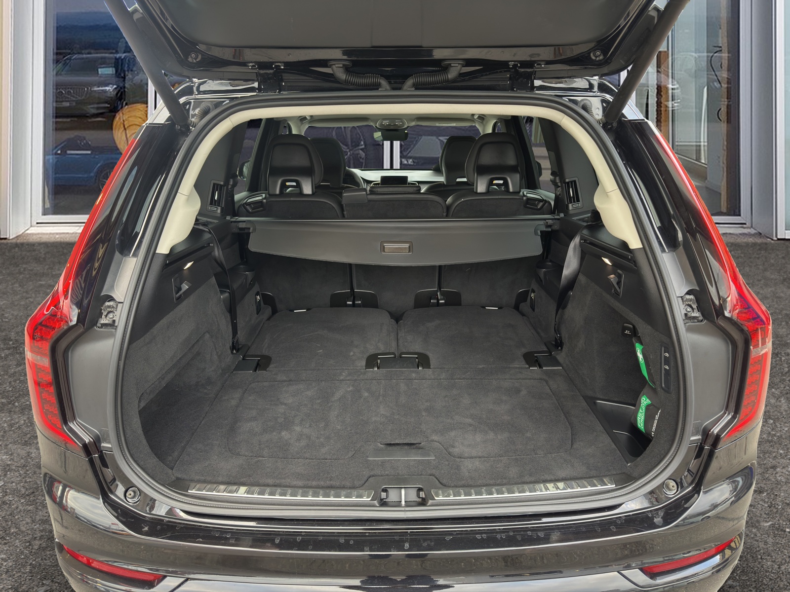 VOLVO XC90 2.0 T8 TE Plus Dark eAWD-image-6