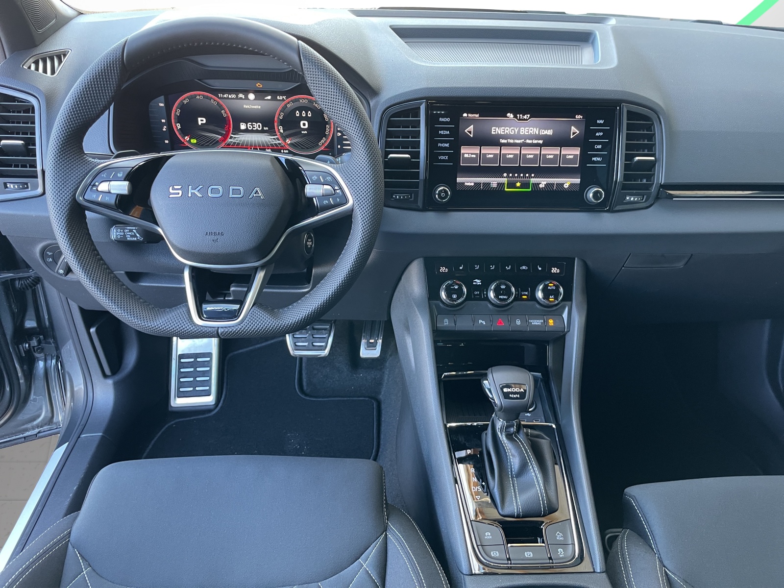 SKODA Karoq 2.0 TSI SportLine 4x4 DSG-image-9