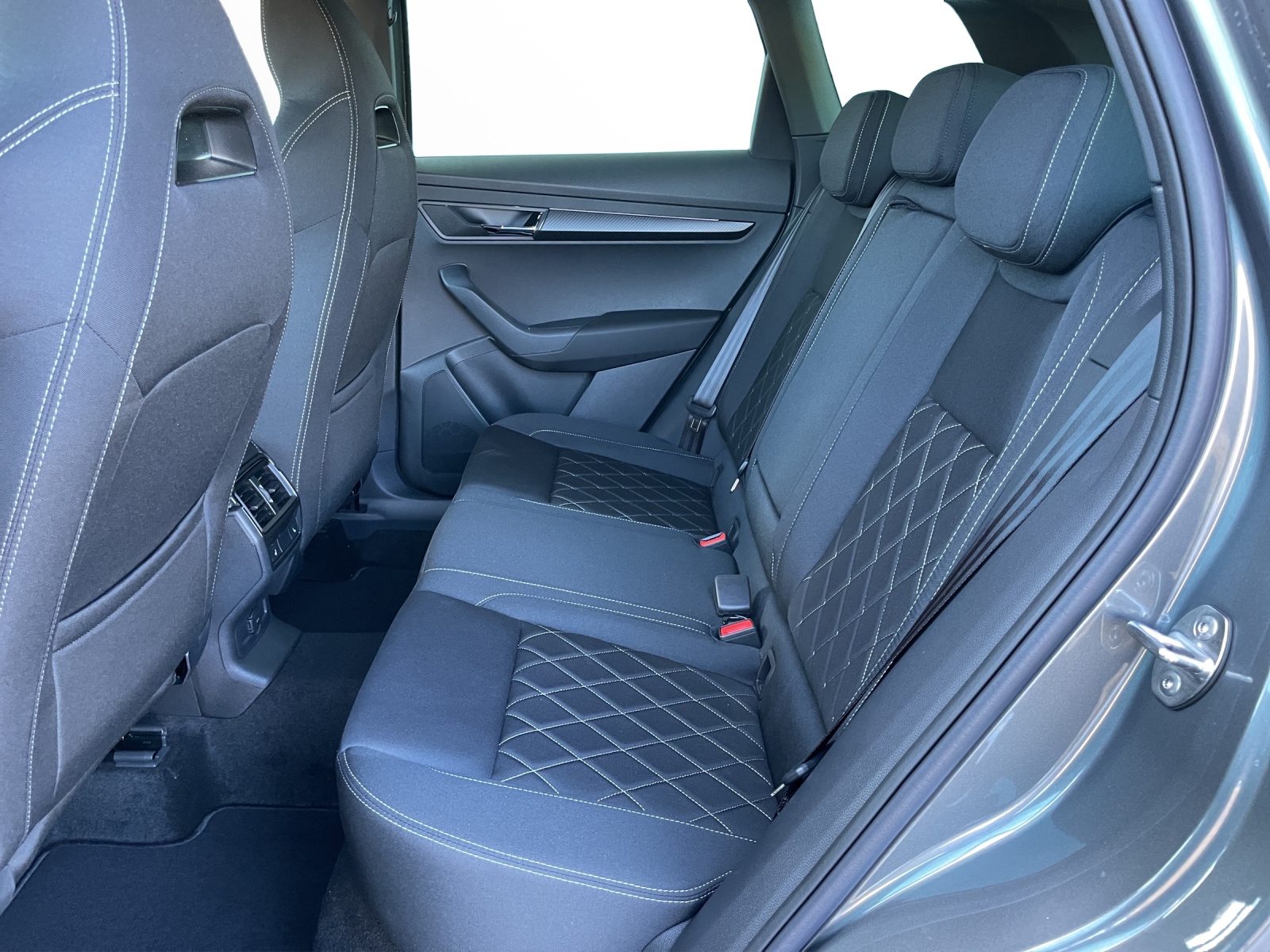 SKODA Karoq 2.0 TSI SportLine 4x4 DSG-image-13