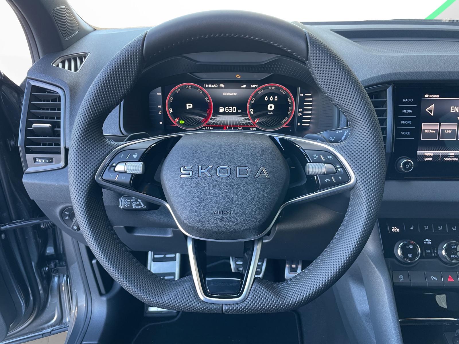 SKODA Karoq 2.0 TSI SportLine 4x4 DSG-image-7