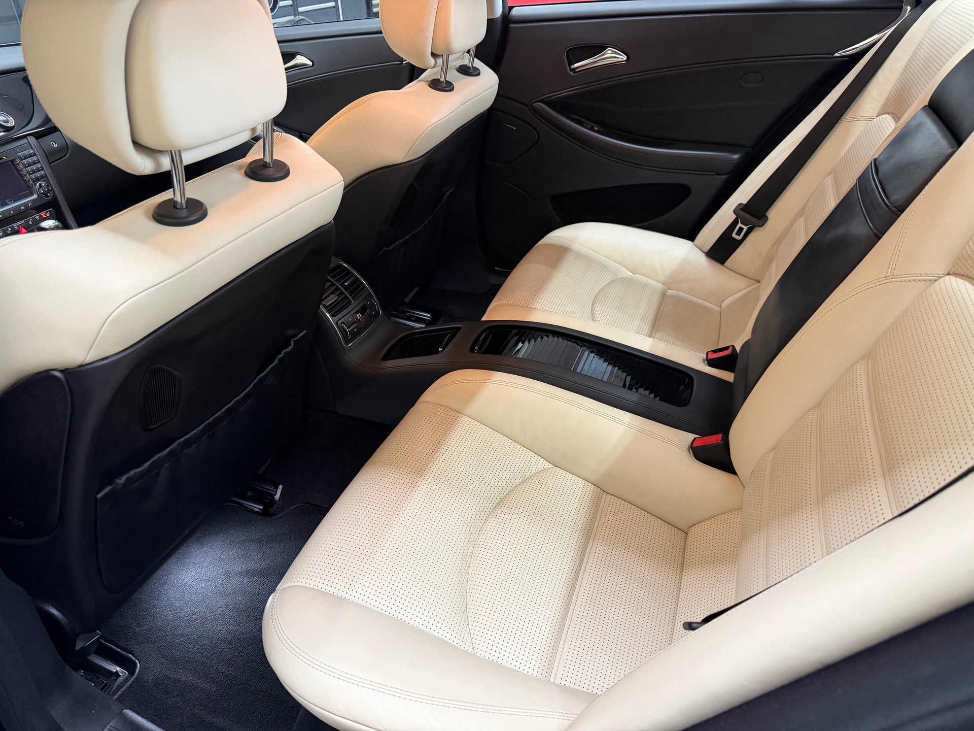 MERCEDES-BENZ CLS 63 AMG 7G-Tronic-image-7