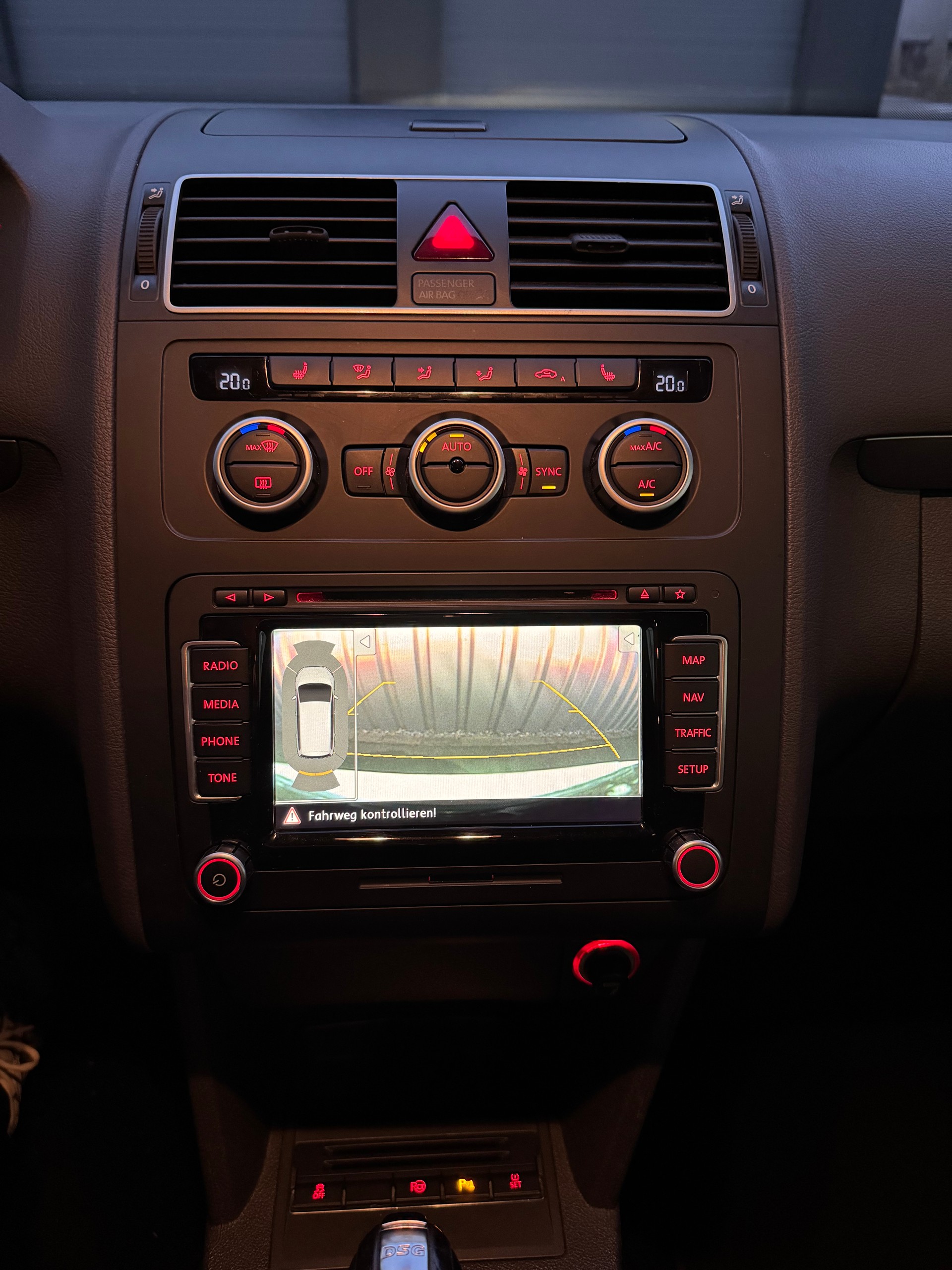 VW Touran 1.4 TSI Team DSG**Frisch ab MFK,Rückfahrtkamera,Tempomat**-image-9