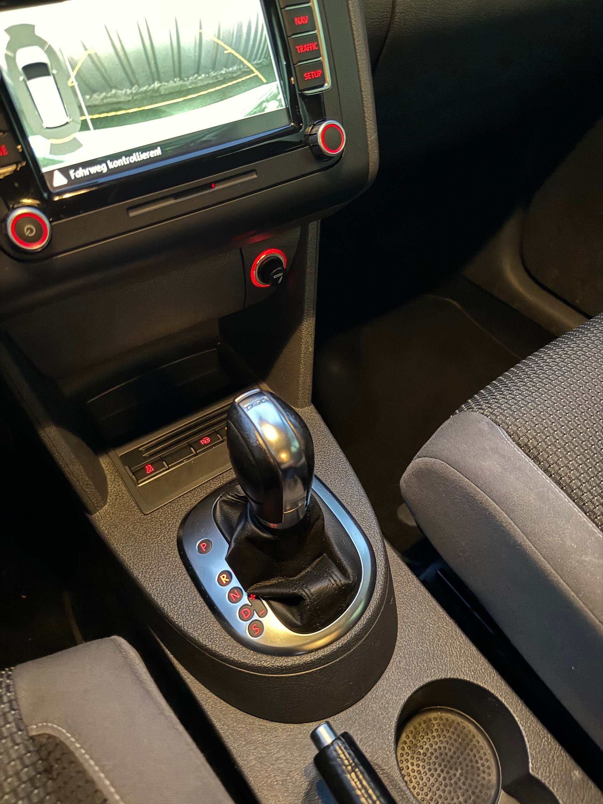 VW Touran 1.4 TSI Team DSG**Frisch ab MFK,Rückfahrtkamera,Tempomat**-image-11