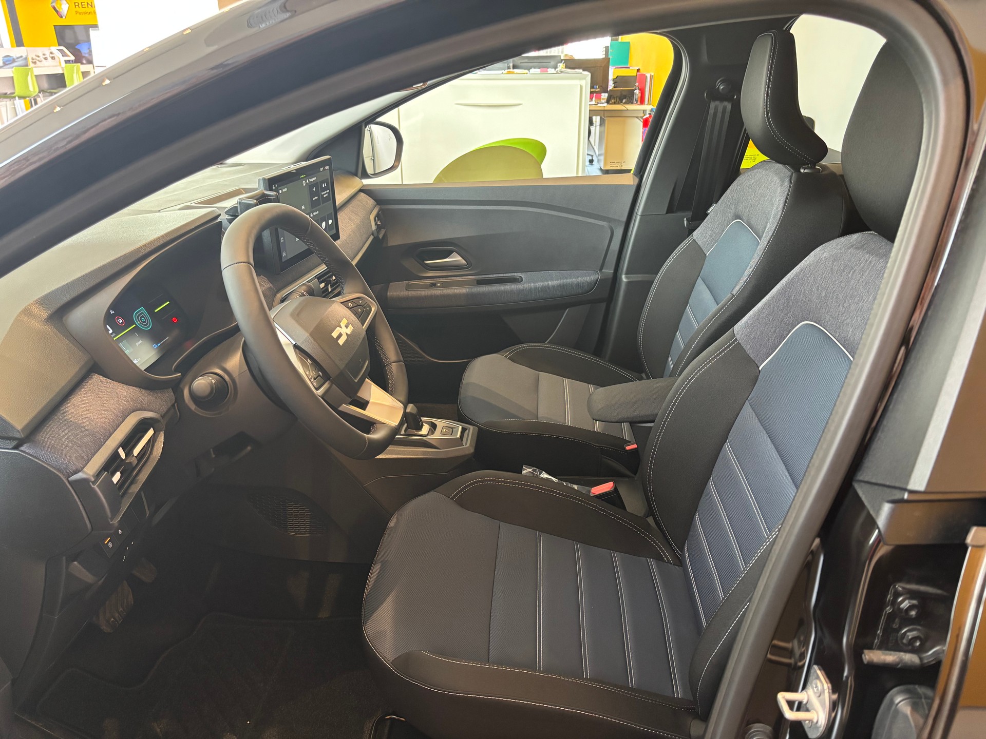 DACIA Jogger HEV 155 Journey-image-9