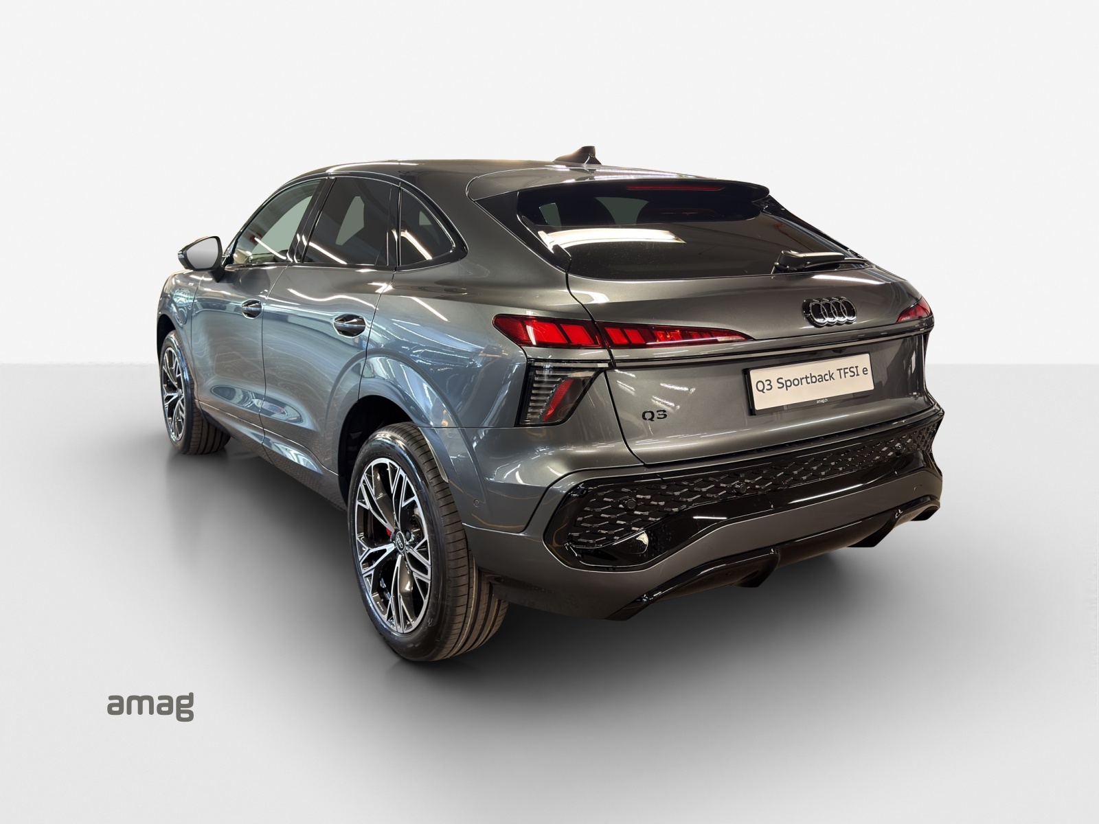 AUDI Q3 Sportback e-hybrid 200 kW S tronig-image-2
