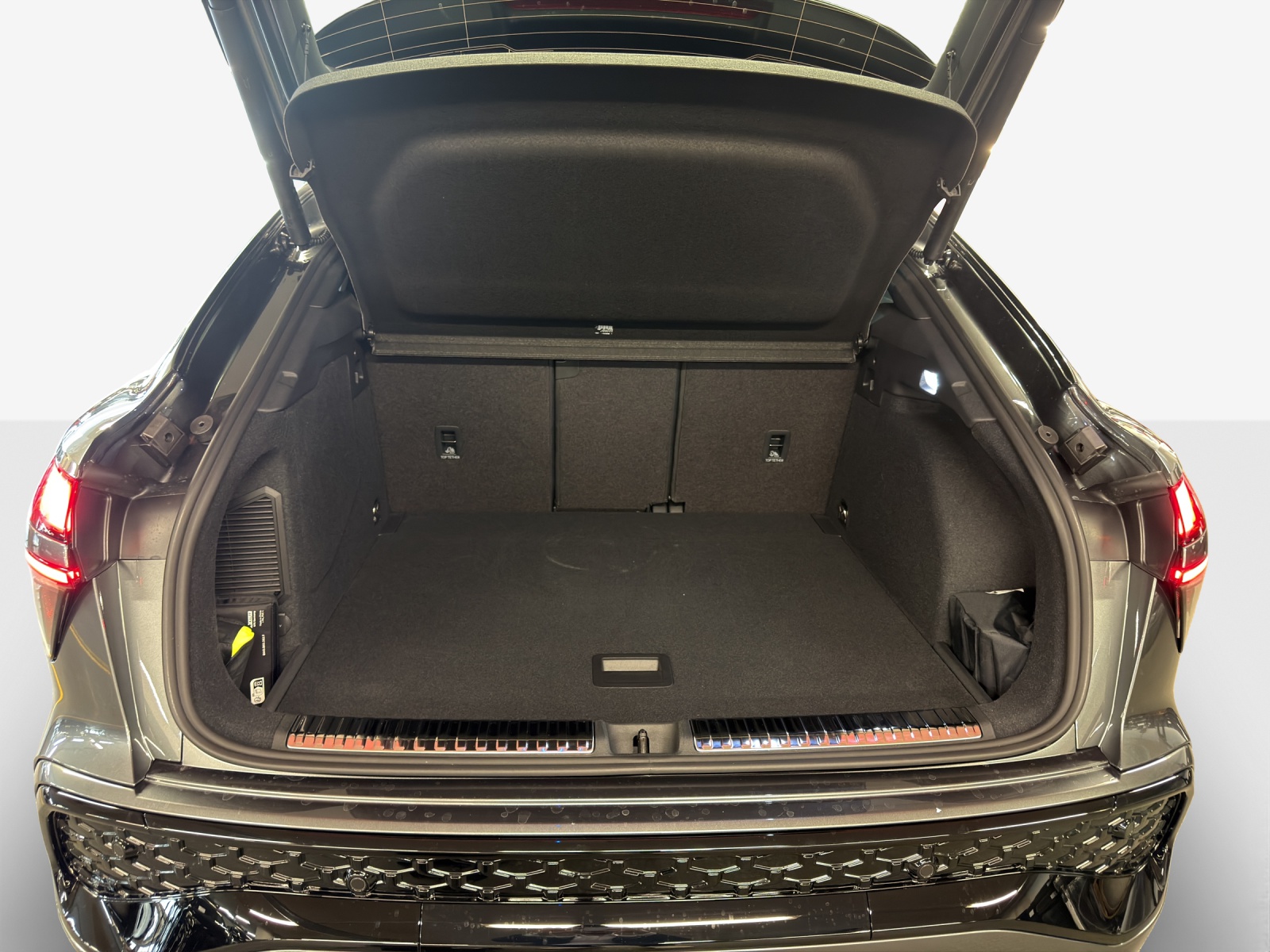 AUDI Q3 Sportback e-hybrid 200 kW S tronig-image-12