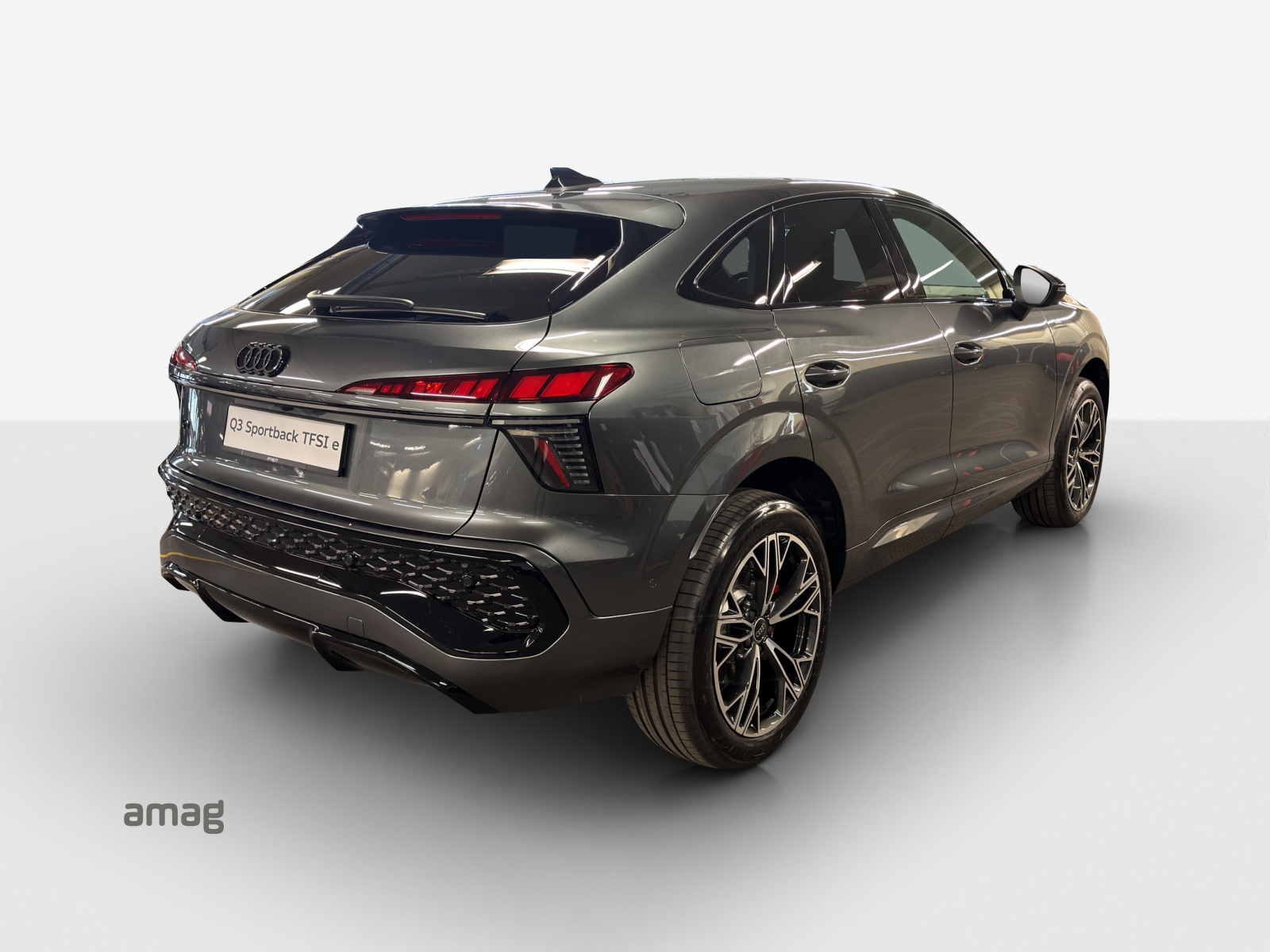 AUDI Q3 Sportback e-hybrid 200 kW S tronig-image-4