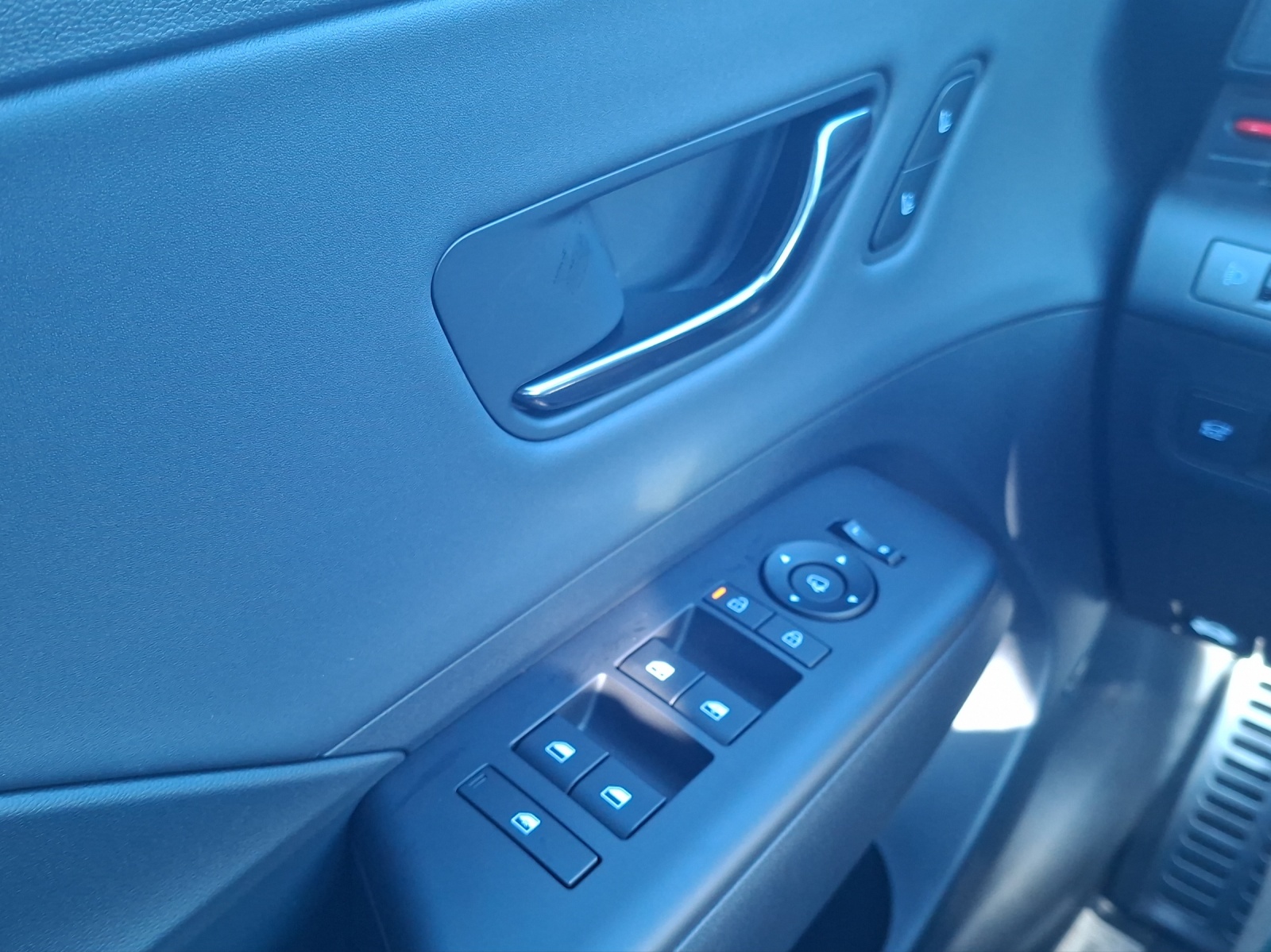 HYUNDAI Kona 1.6 GDi Hybrid N-Line-image-12