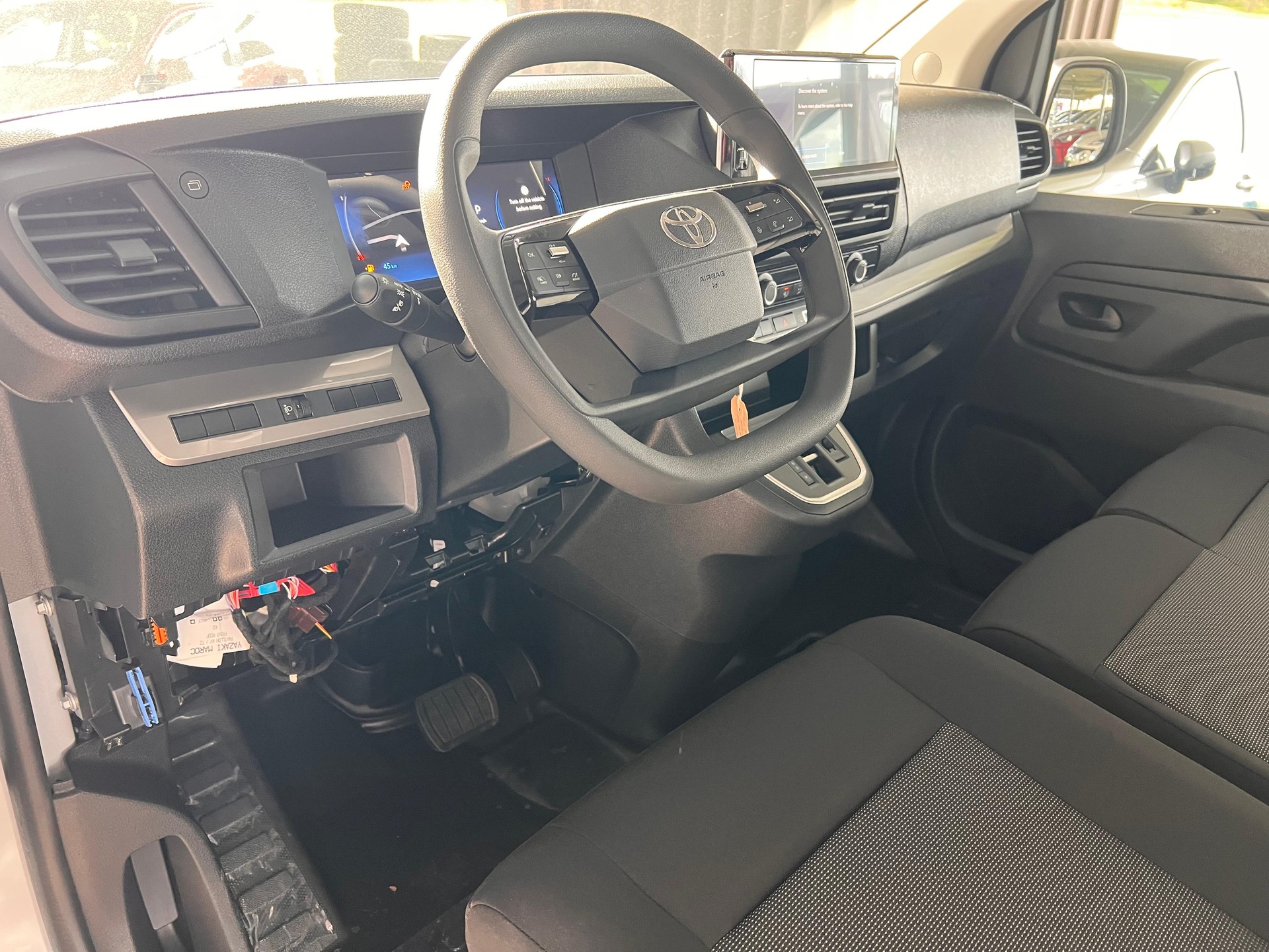 TOYOTA PROACE Van L2 2.0 D Advanced-image-8