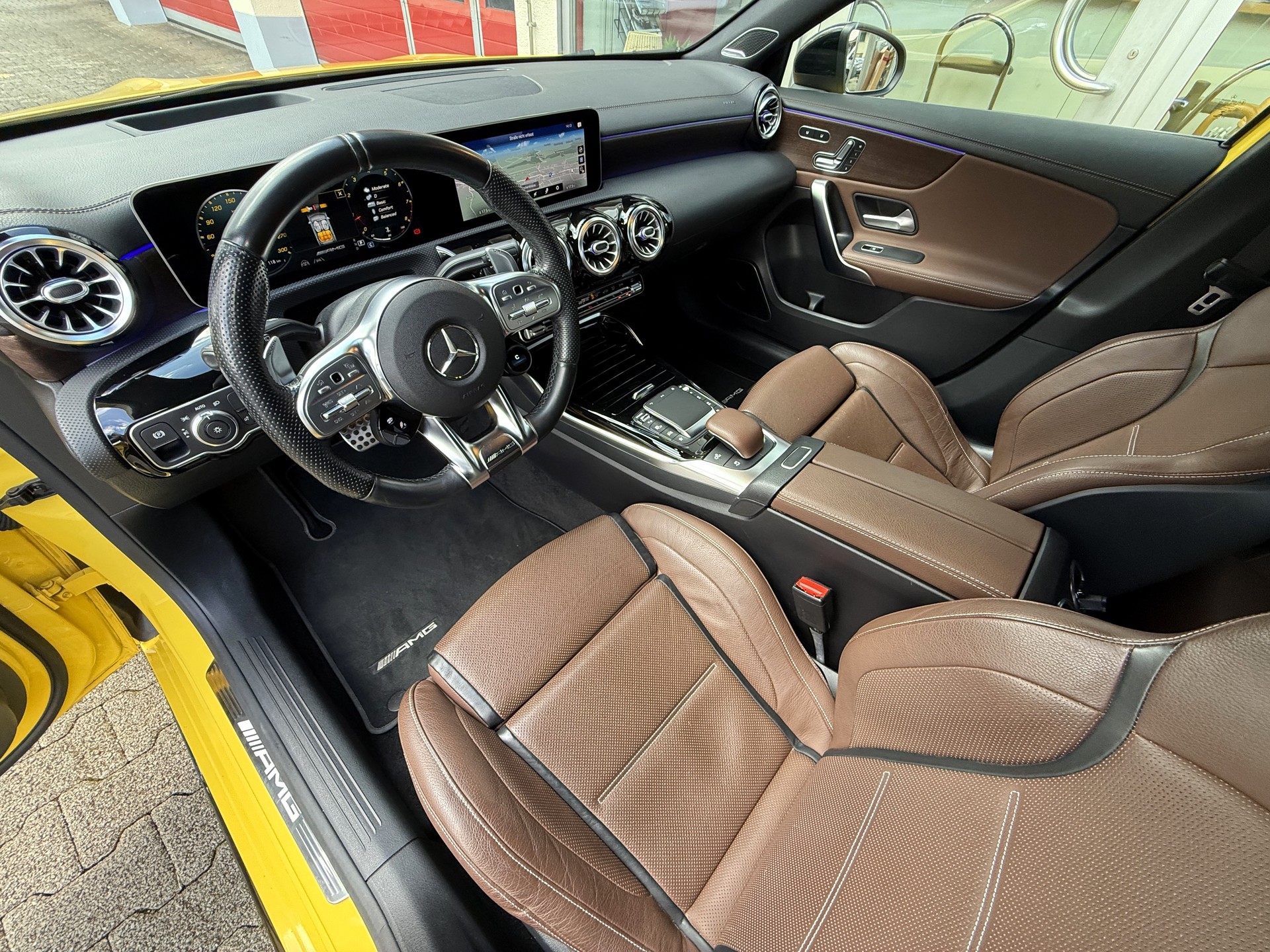 MERCEDES-BENZ A 45 S AMG 4Matic+ Speedshift-image-14