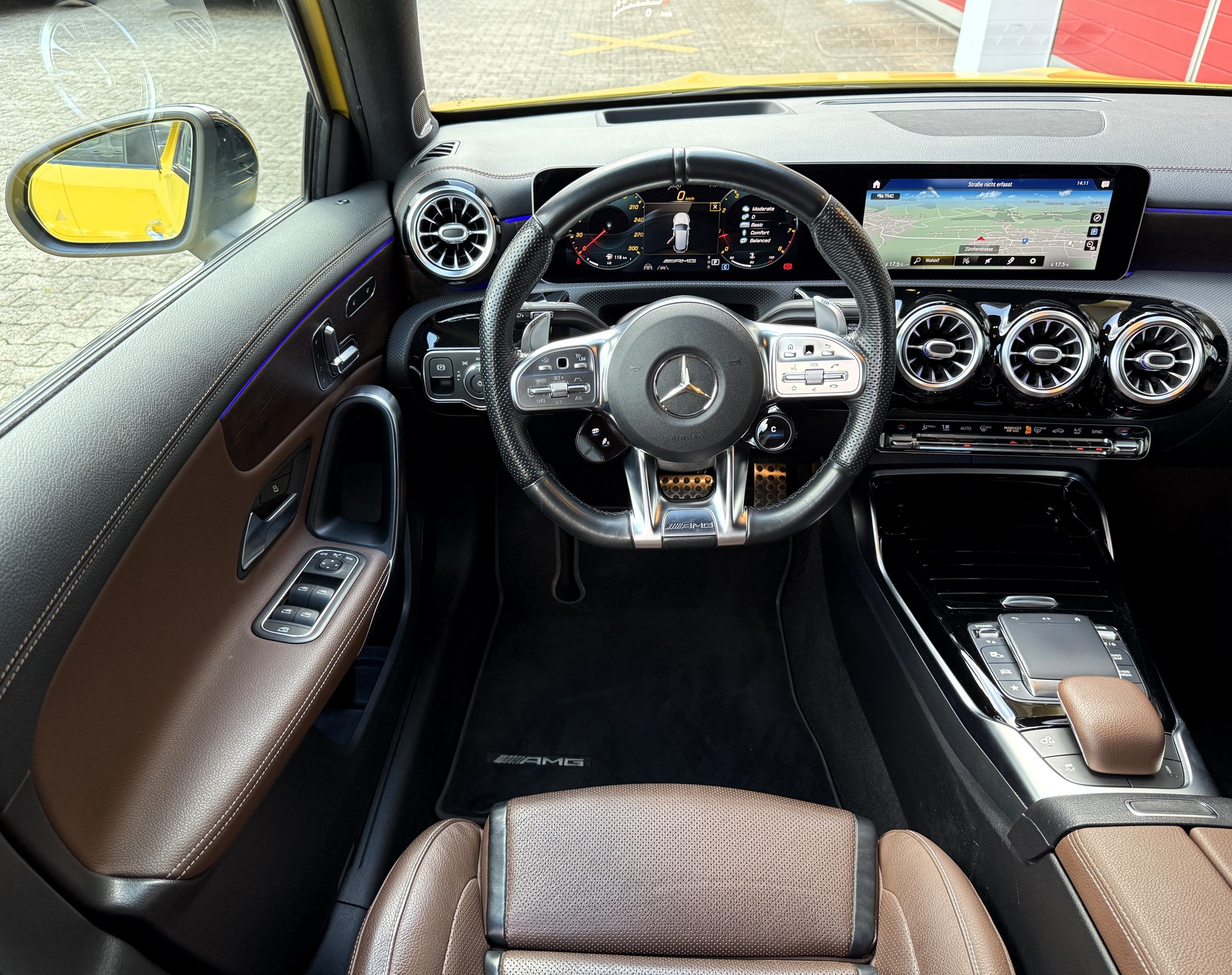 MERCEDES-BENZ A 45 S AMG 4Matic+ Speedshift-image-11