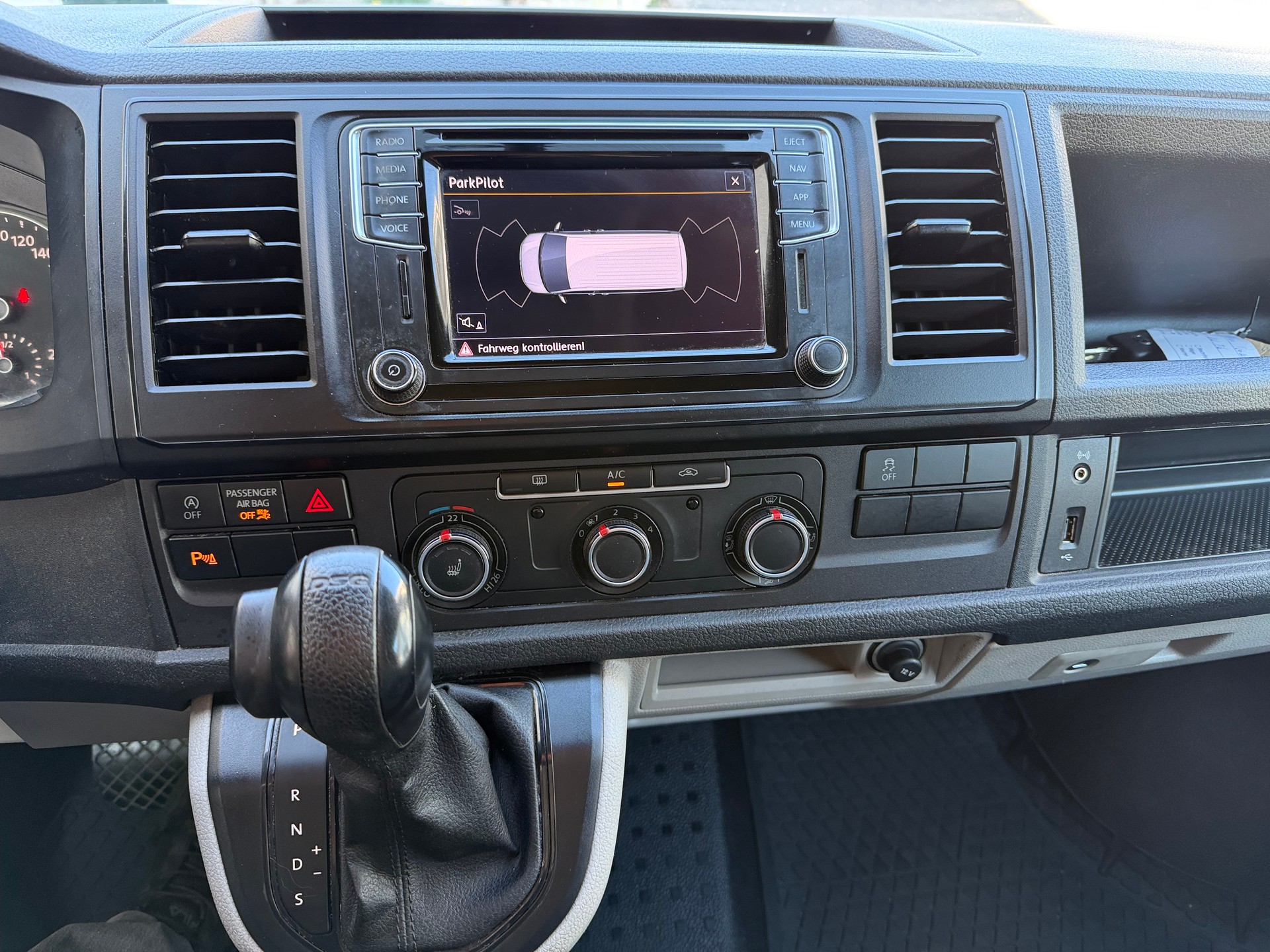 VW T6 2.0 TDI 4Motion DSG-image-10