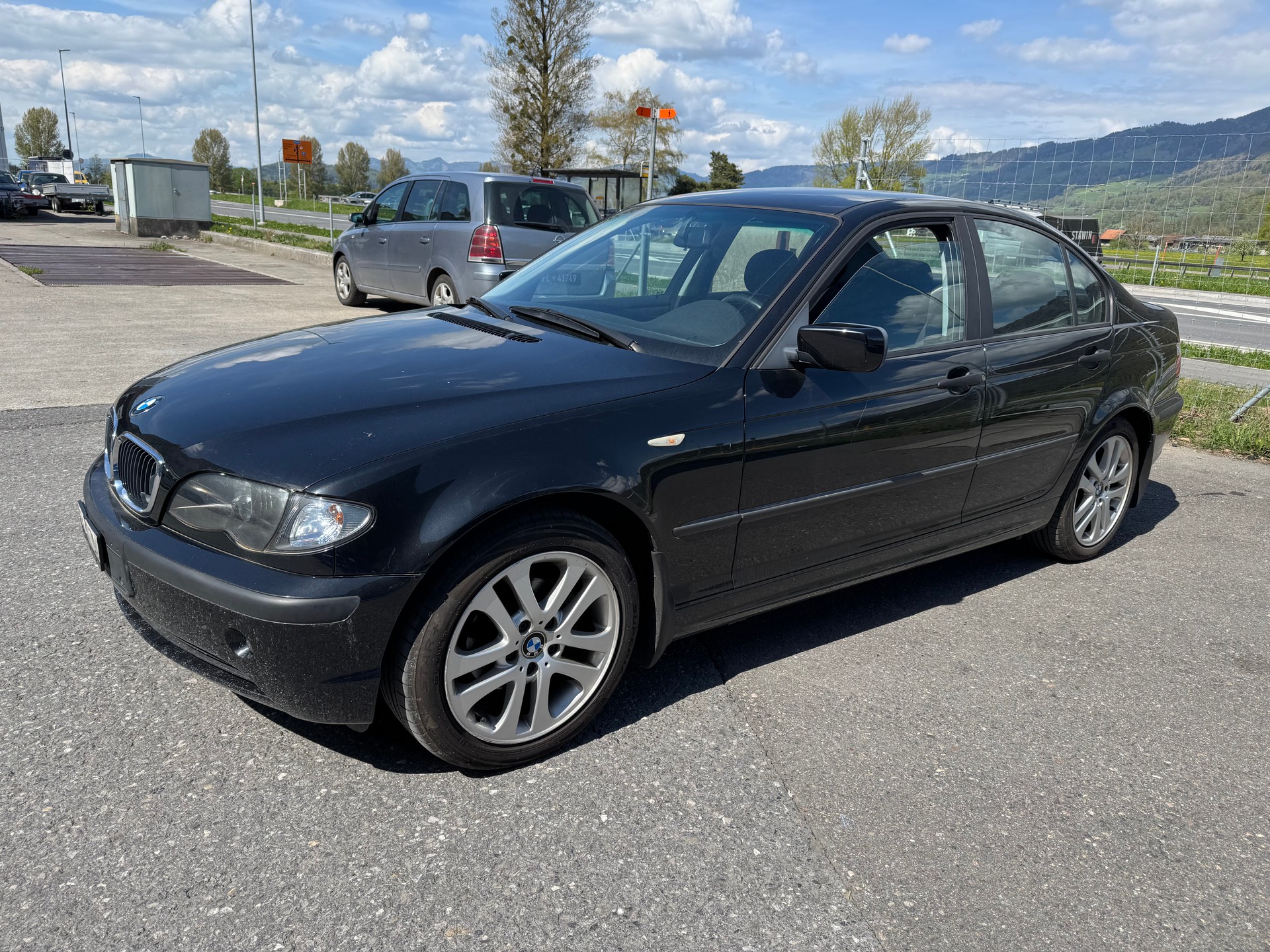 BMW 318i-image-0