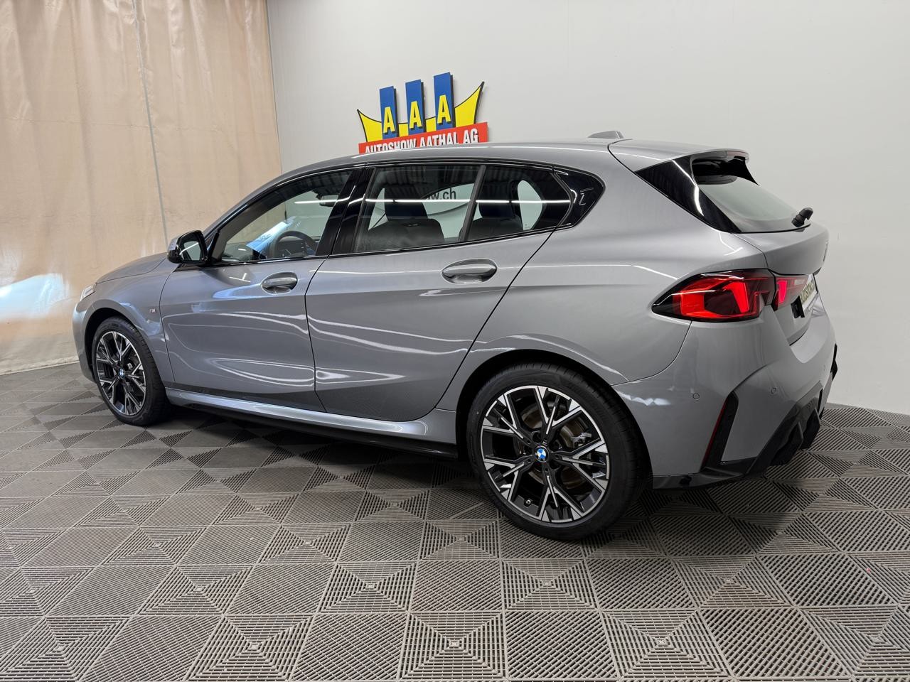 BMW 120d M Sport Steptronic-showroom-element-1