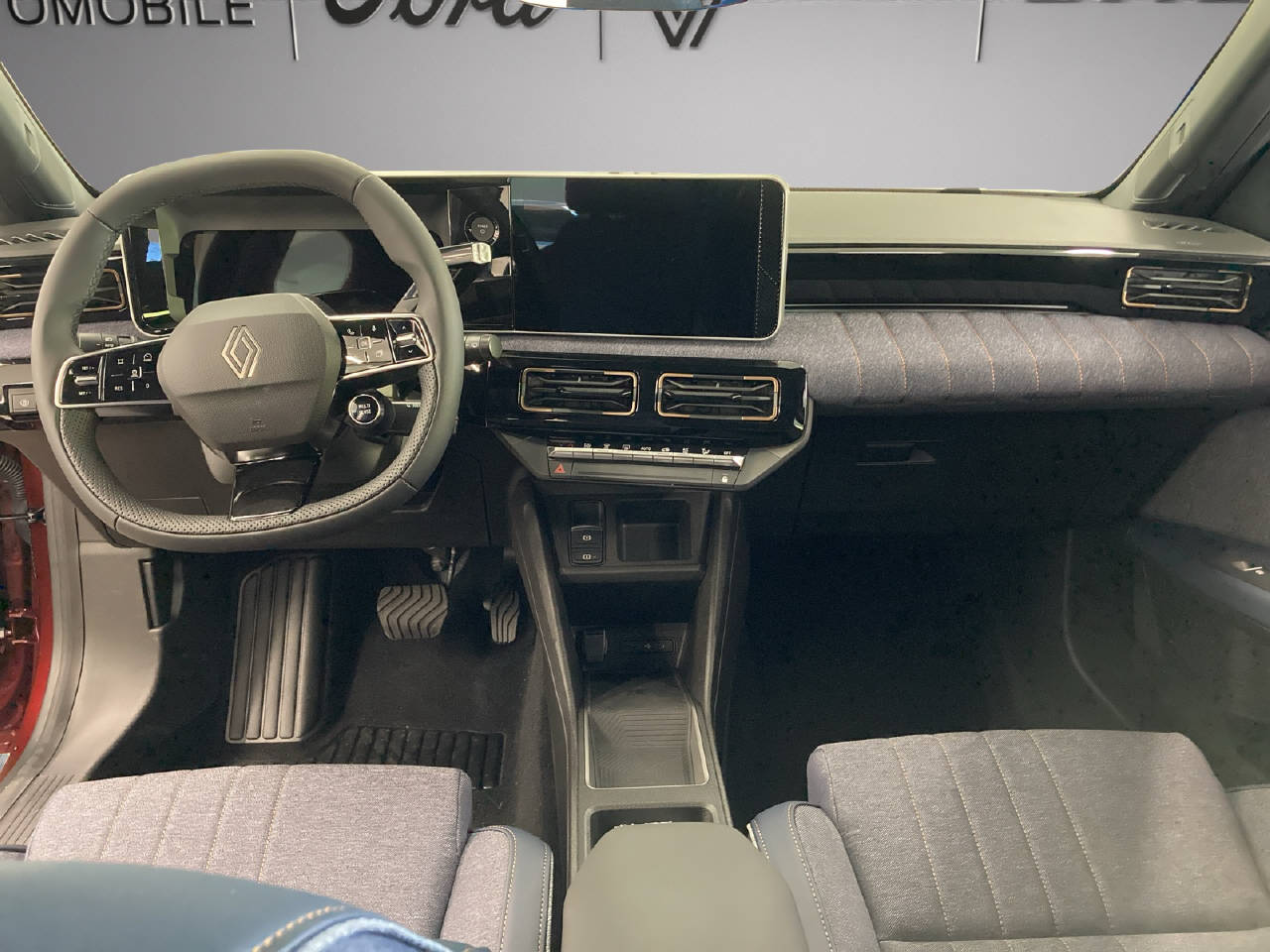 RENAULT R4 E-Tech Comfort Range techno-image-5