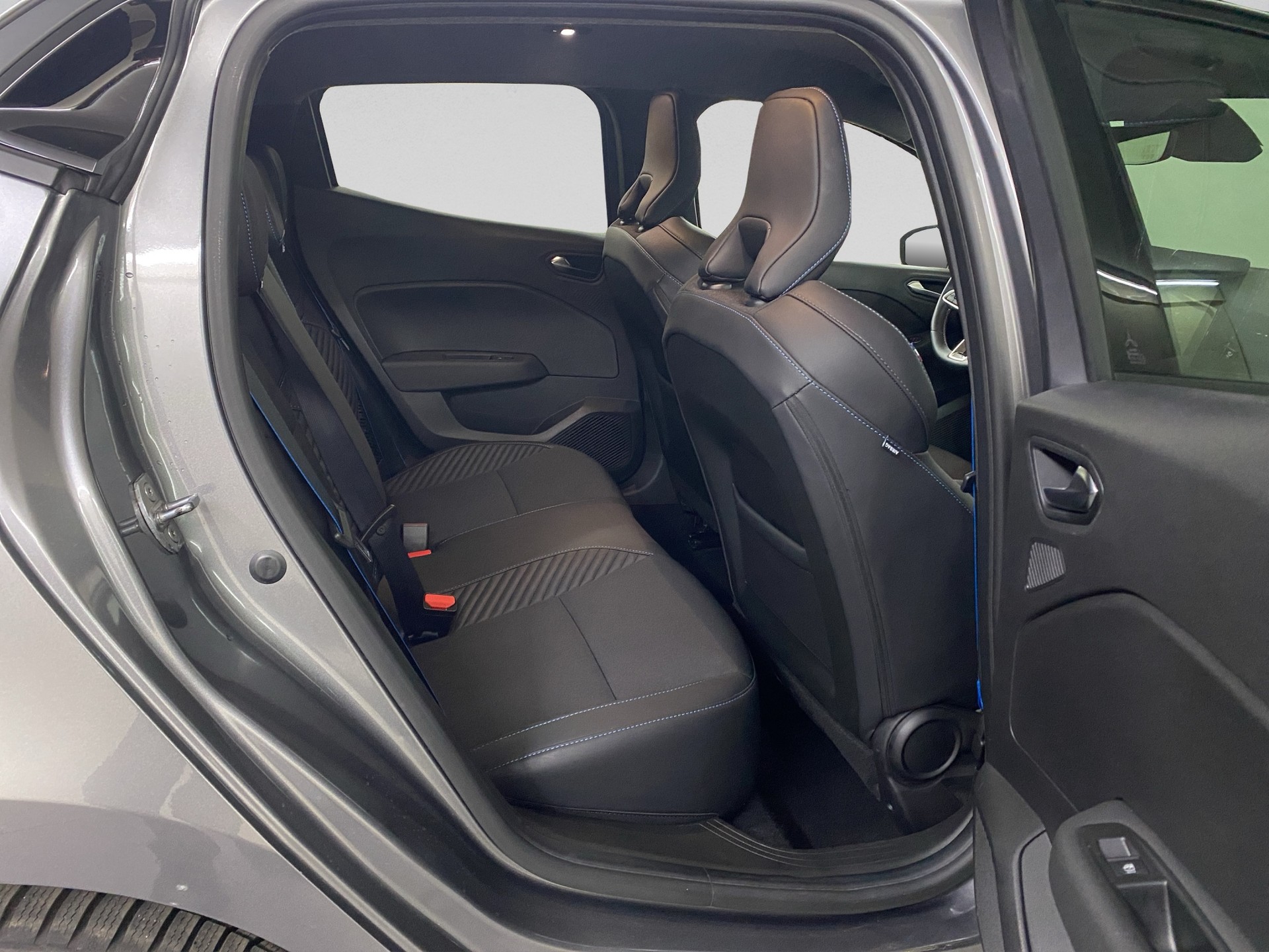 RENAULT Clio 1.6 E-Tech Esprit Alpine-image-11