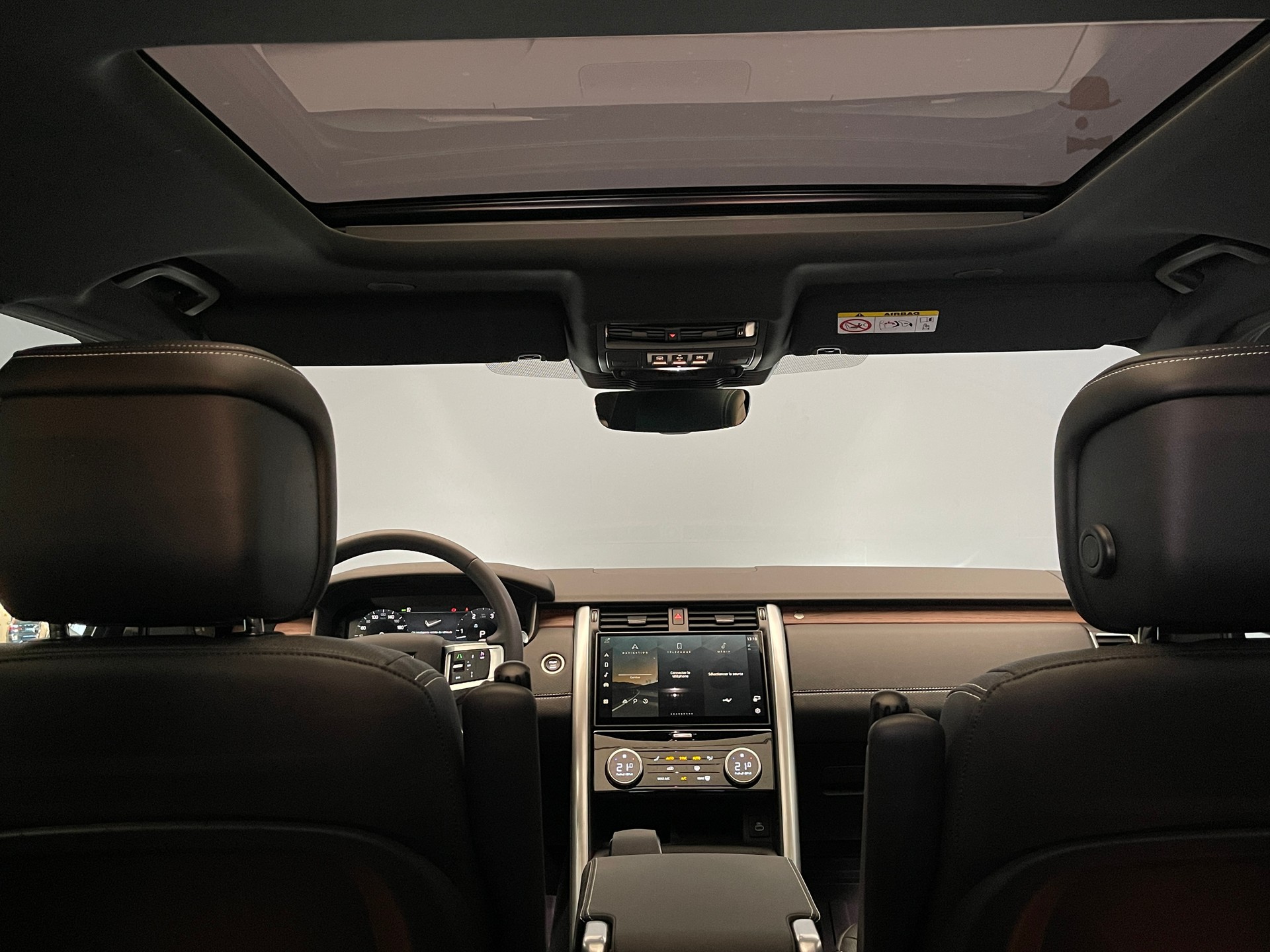 LAND ROVER Discovery 3.0 D I6 250 Dynamic SE-image-7