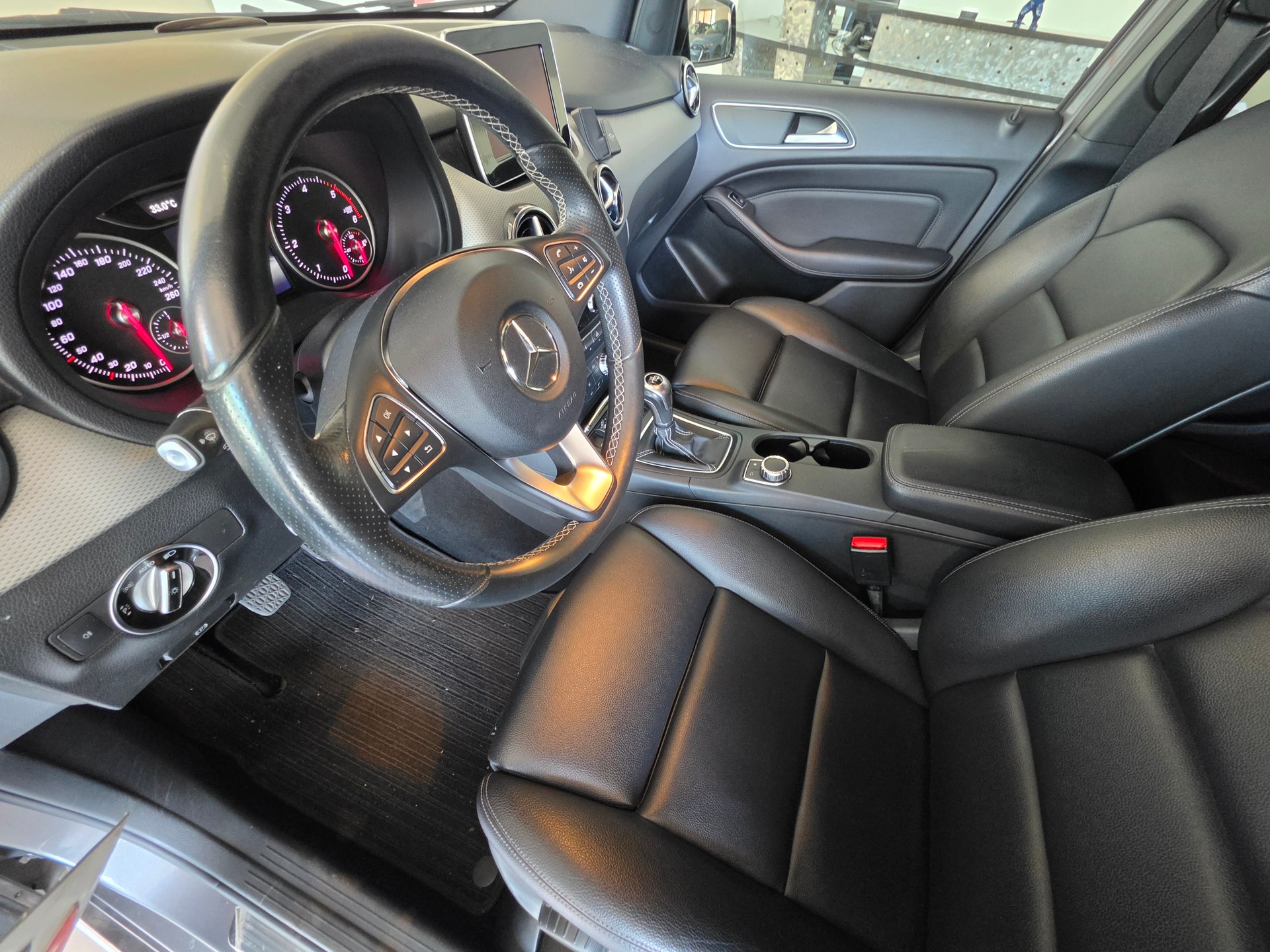MERCEDES-BENZ B 200 CDI Urban-image-12