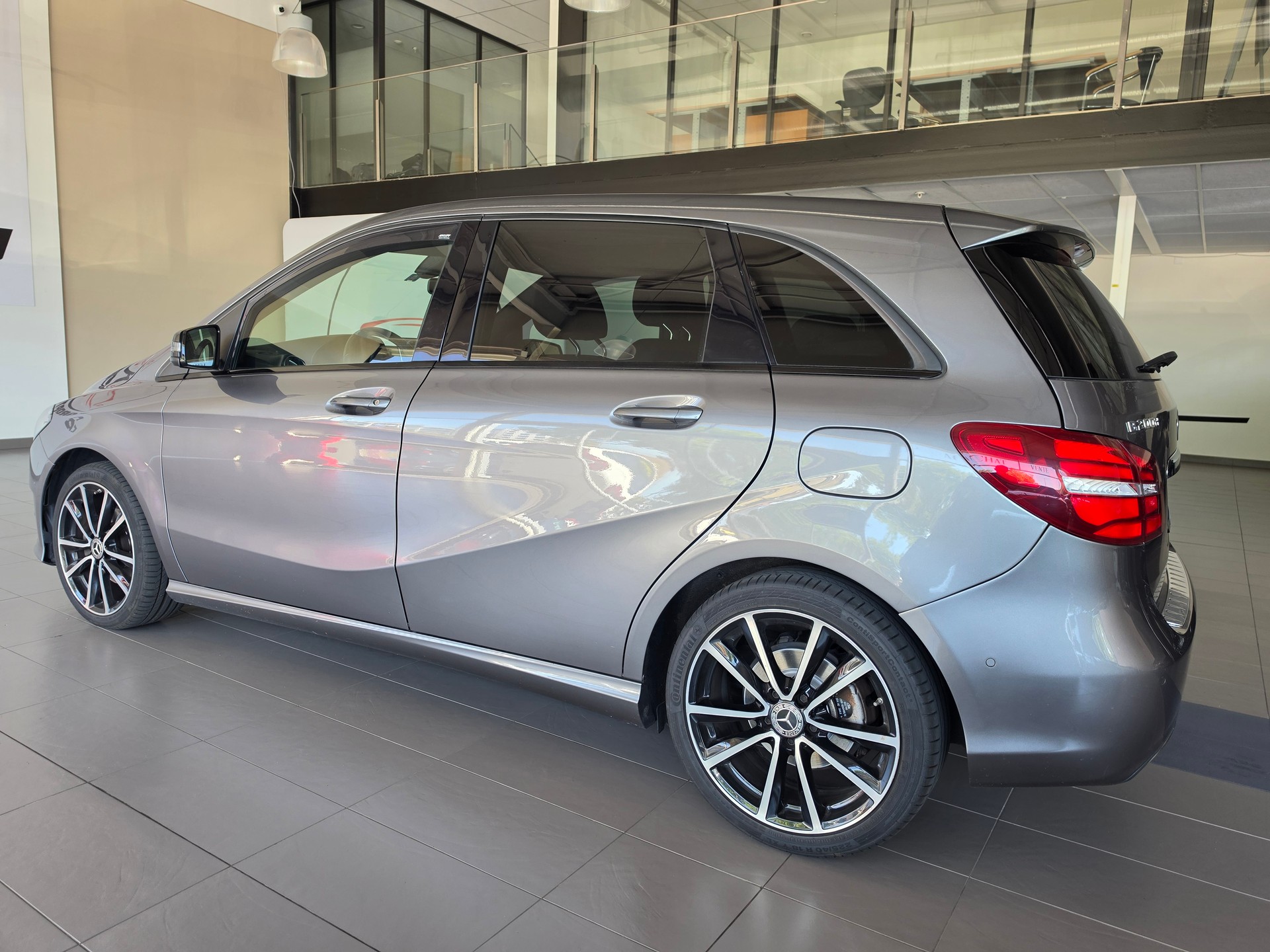 MERCEDES-BENZ B 200 CDI Urban-image-4