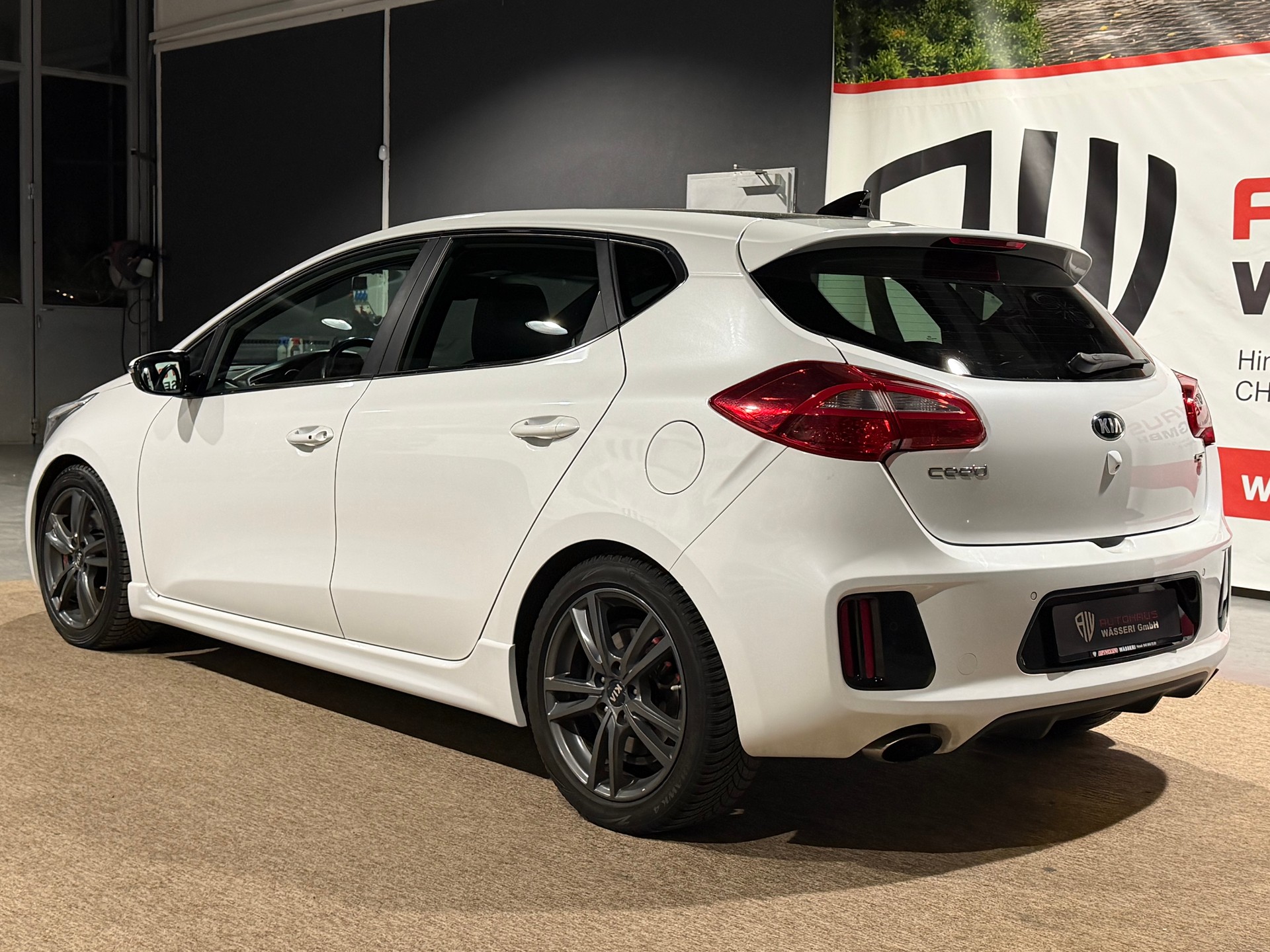 KIA Cee'd 1.6 GDi GT-image-4