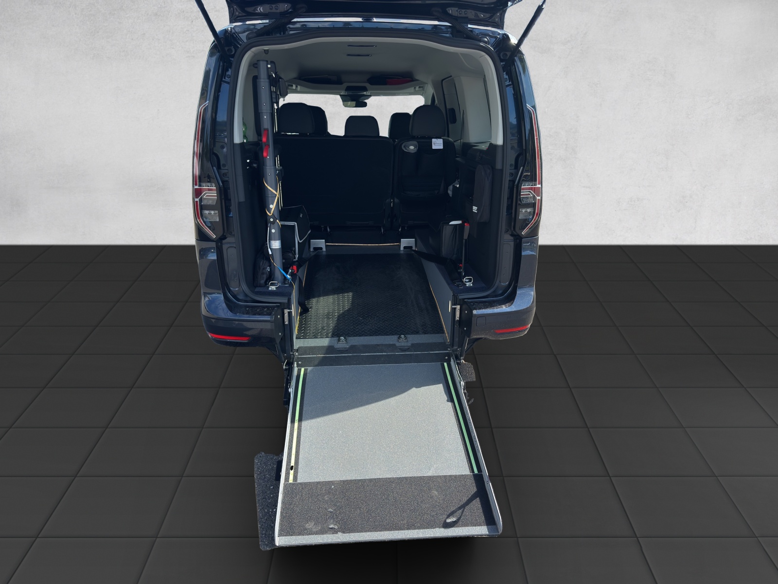 VW VW Caddy Maxi Kombi Premium 1.5 TSI DSG Rollstuhltransport 5+1 Plätze-image-19