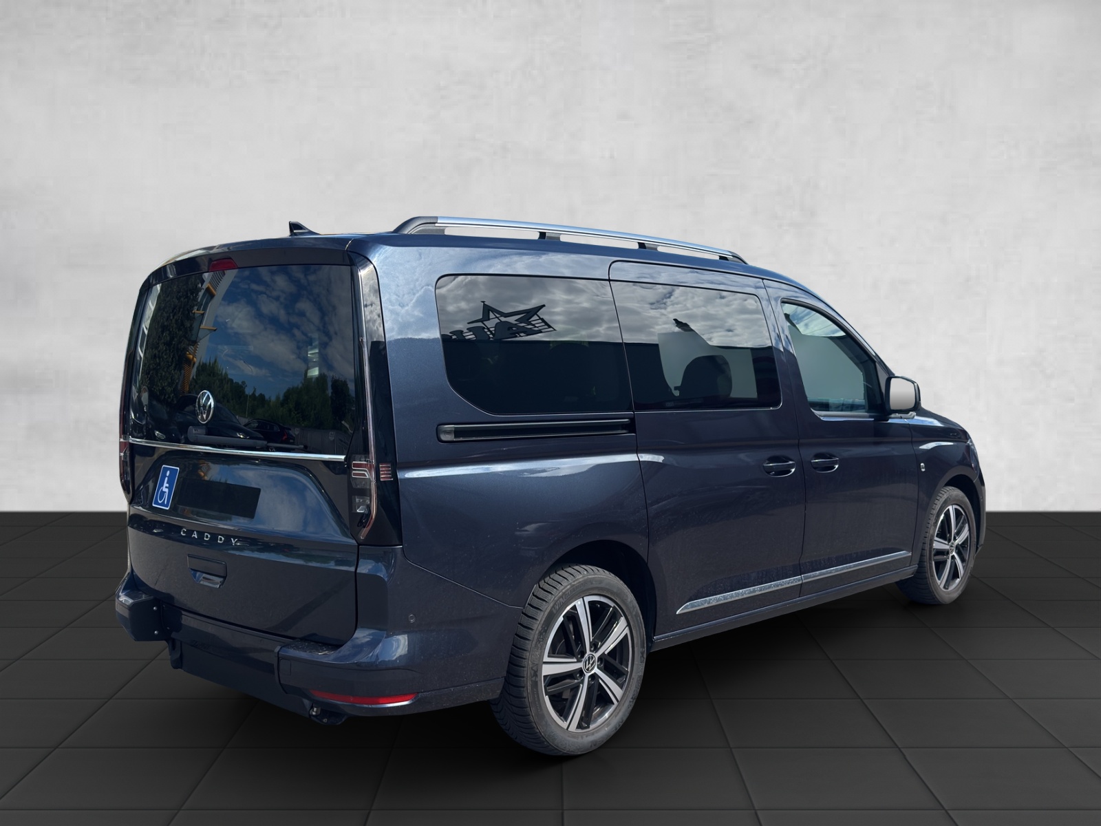 VW VW Caddy Maxi Kombi Premium 1.5 TSI DSG Rollstuhltransport 5+1 Plätze-image-4
