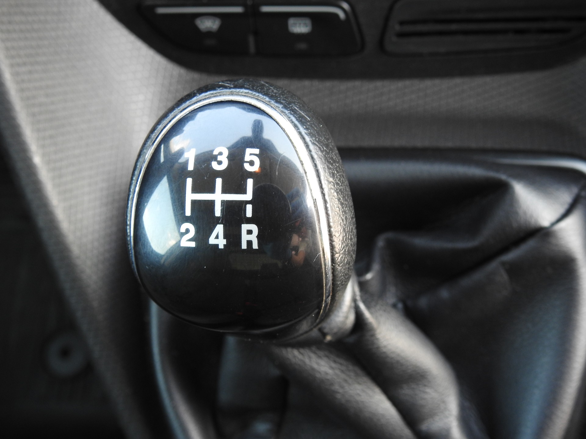FORD Transit Connect Van T230 1.6 TDCi Ambiente-image-14