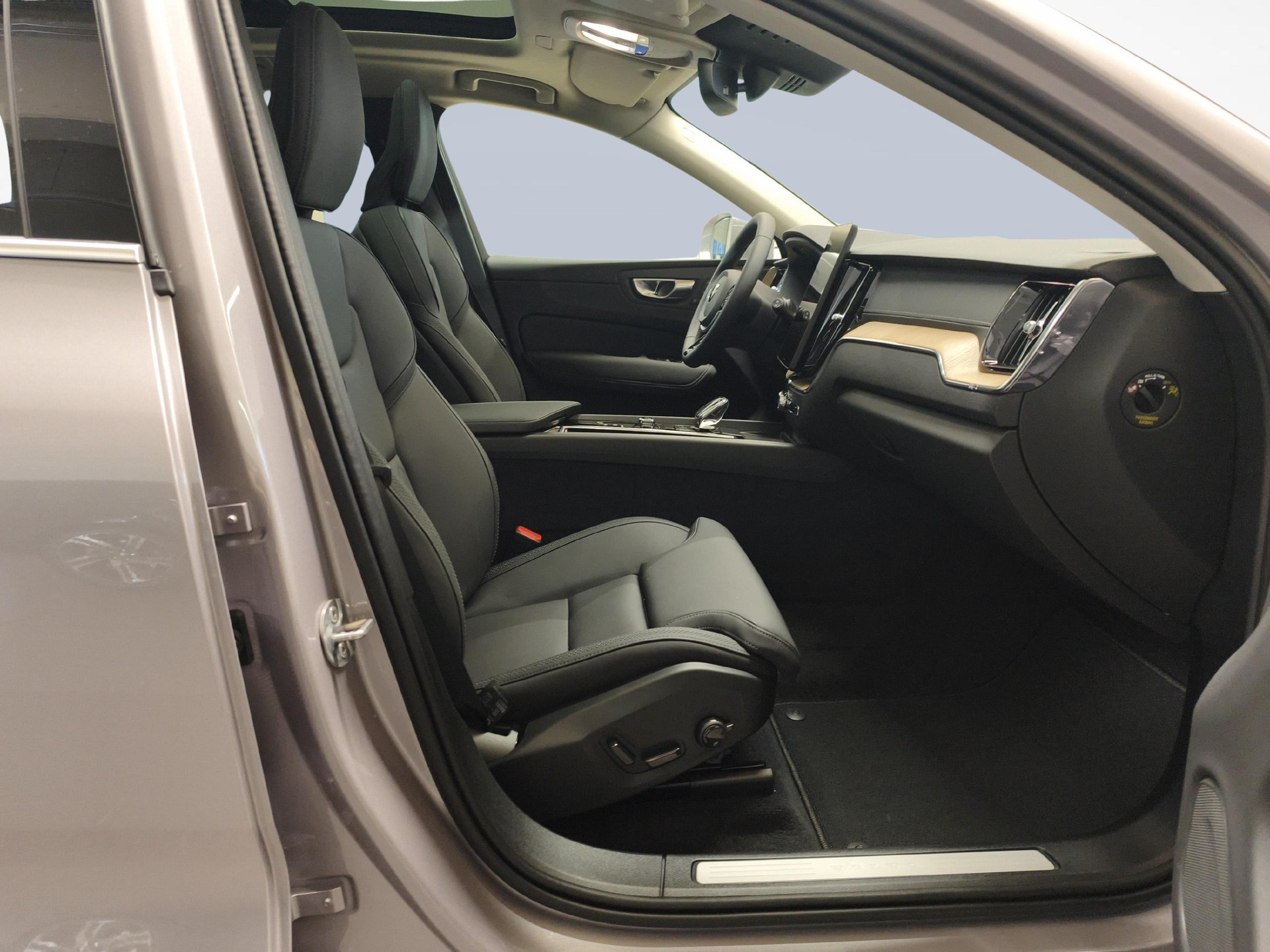 VOLVO XC60 2.0 T6 TE Plus Bright eAWD-image-9