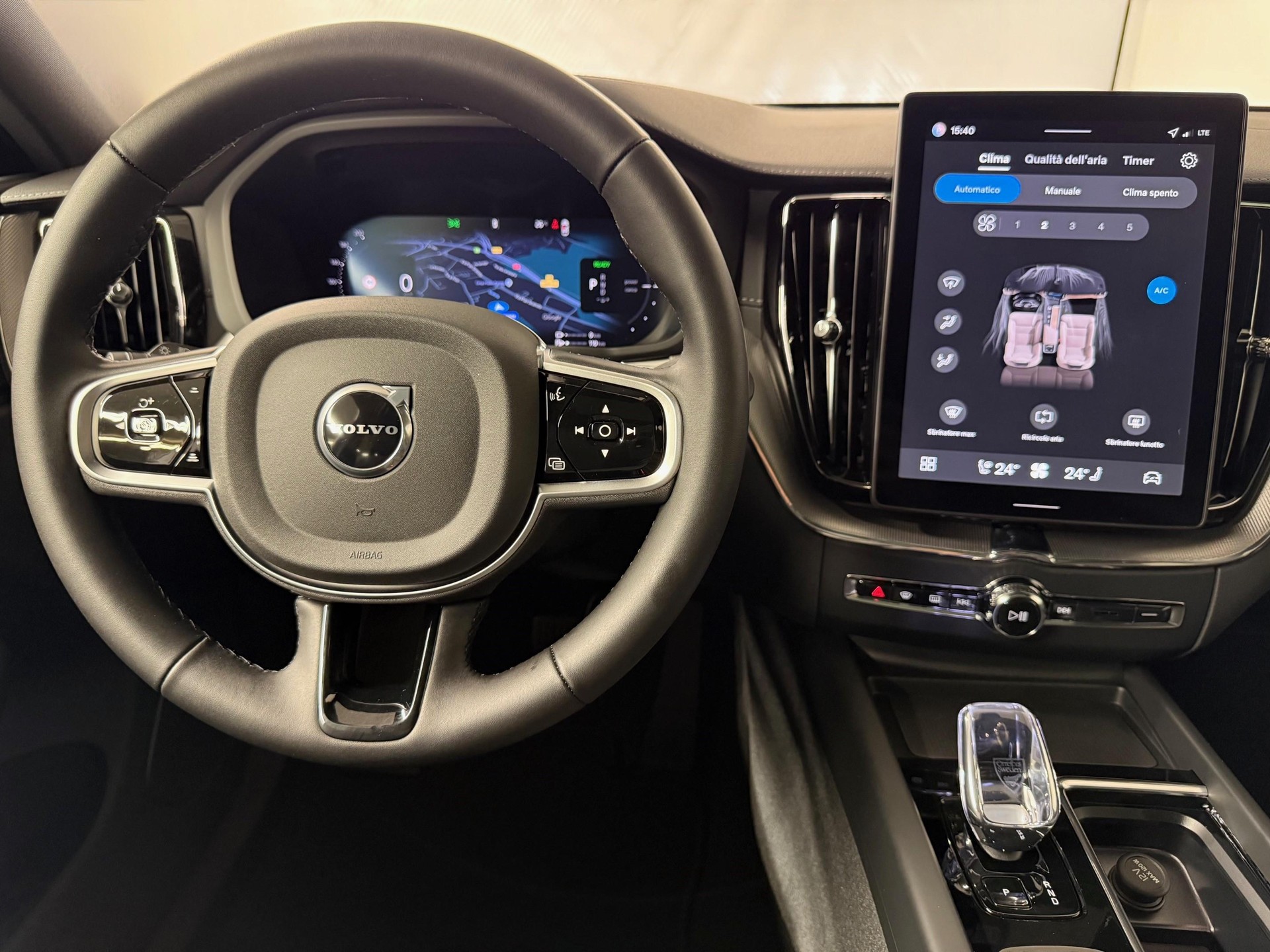 VOLVO XC60 2.0 T6 TE Plus Bright eAWD-image-11