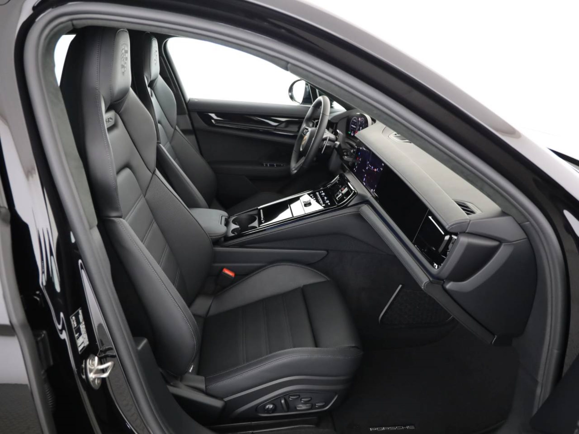 PORSCHE Panamera GTS-image-15