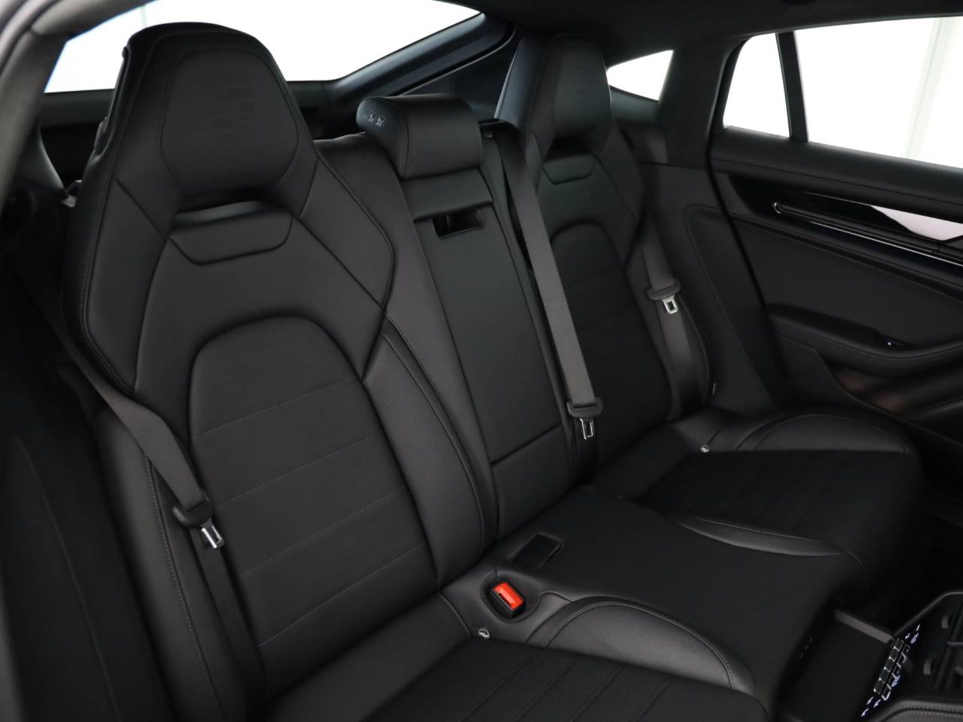 PORSCHE Panamera GTS-image-18