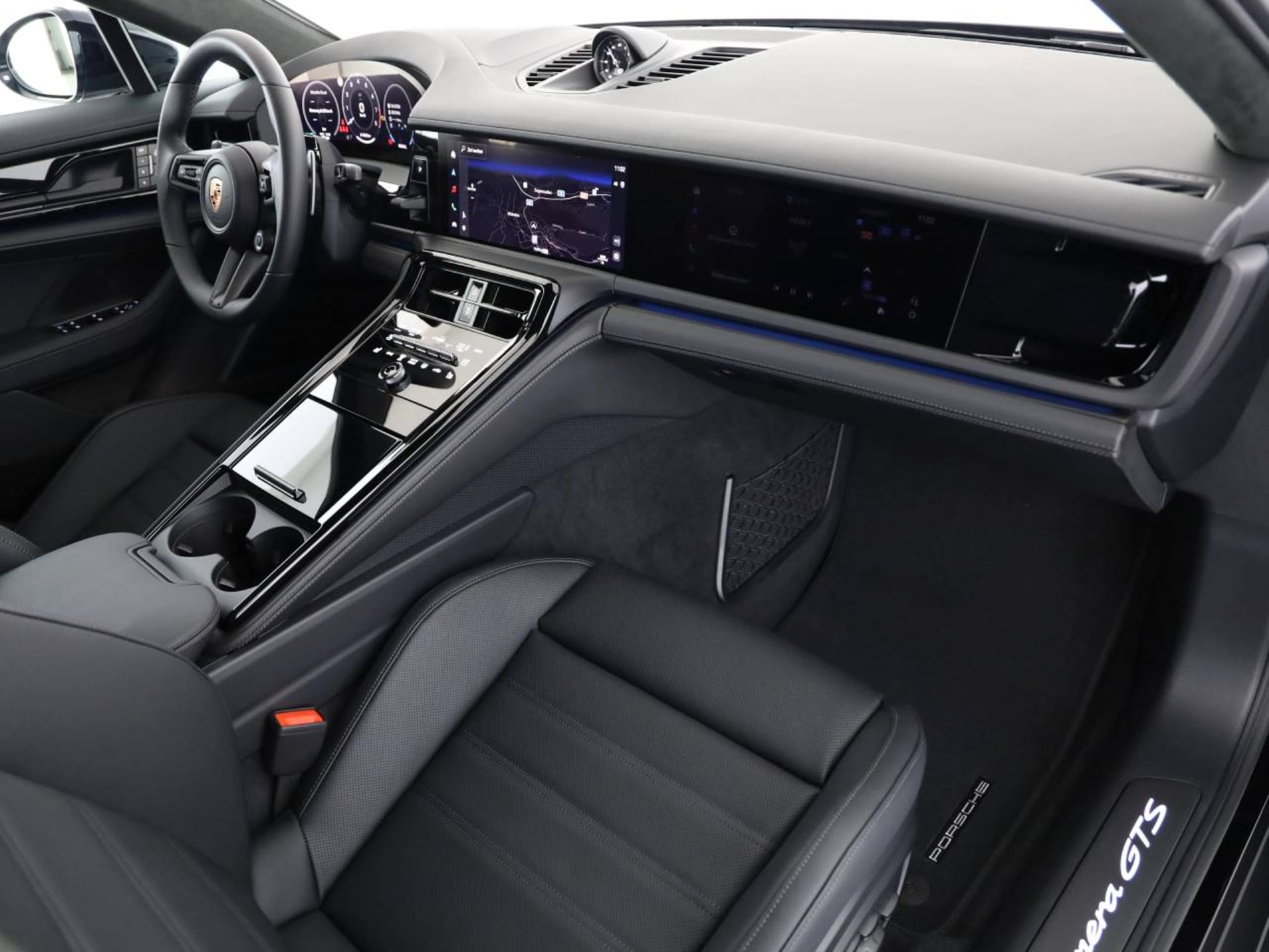 PORSCHE Panamera GTS-image-10