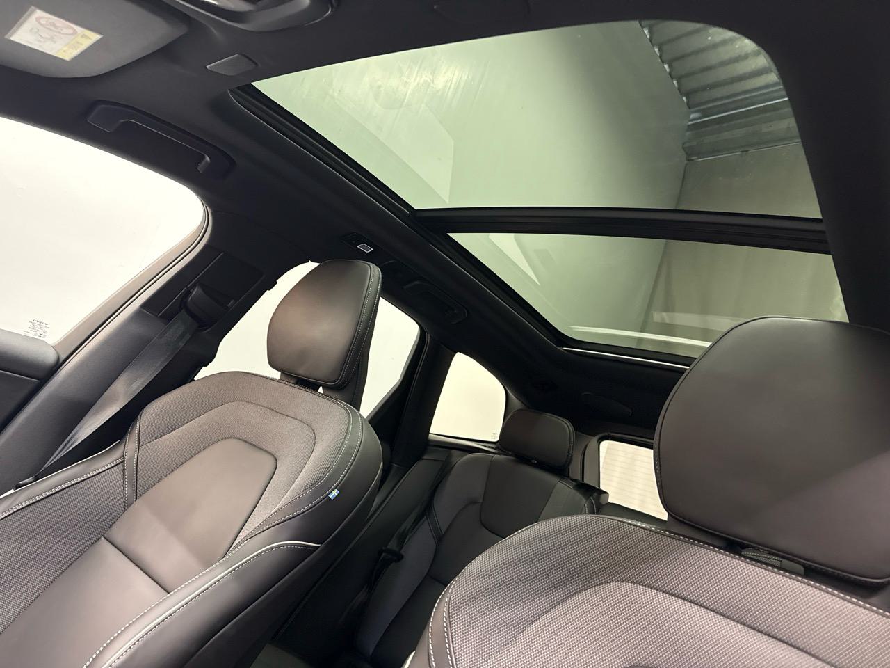 VOLVO XC60 B5 MHD AWD Black Edition Plus Geartronic-image-5