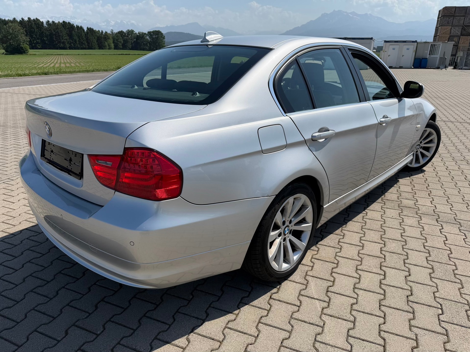 BMW 330i x-Drive Steptronic-image-3