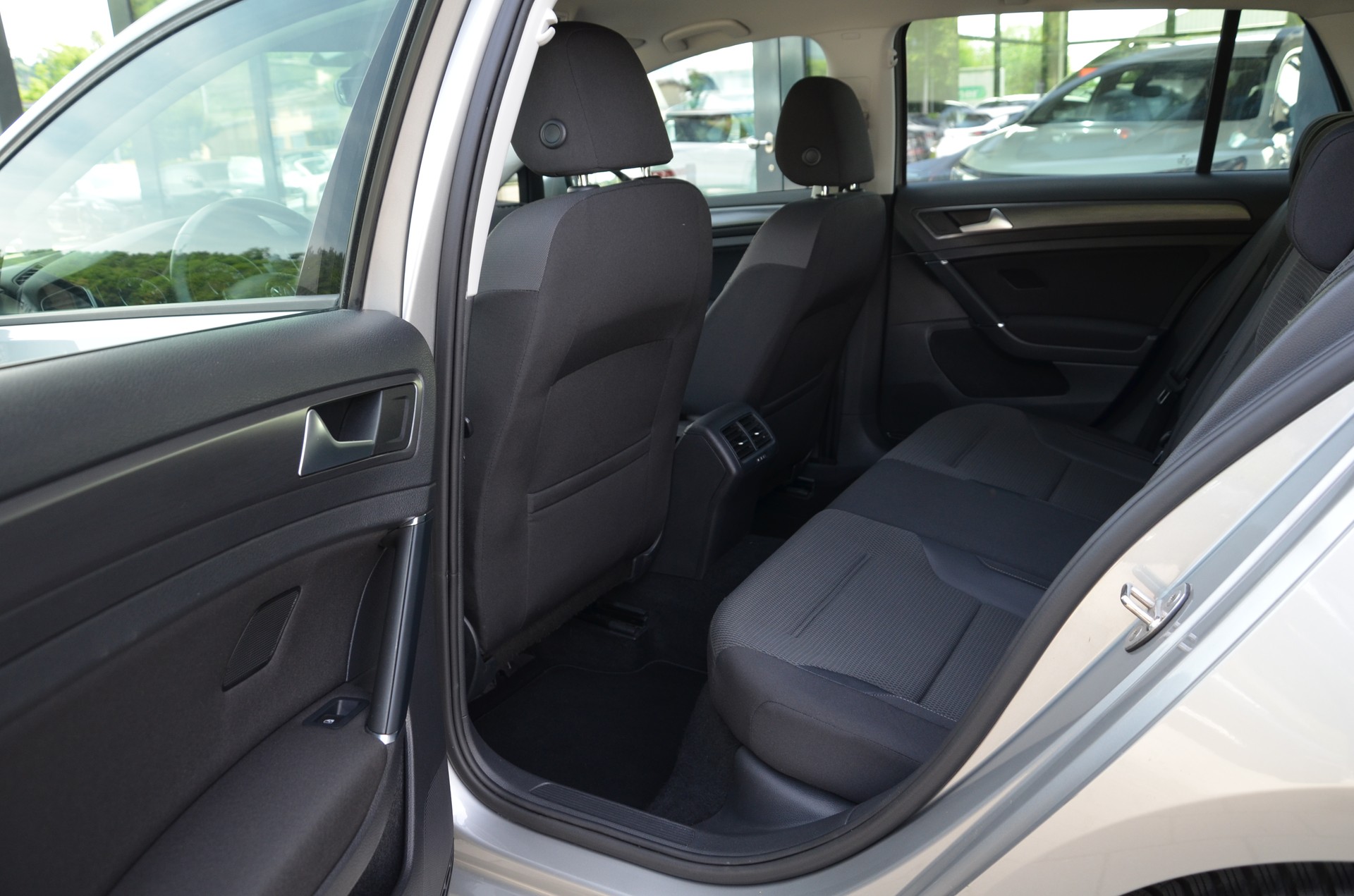 VW Golf 1.5 TSI EVO Comfortline DSG*Frisch ab MFK,1 Jahr oder 20'000km Garantie*-image-9