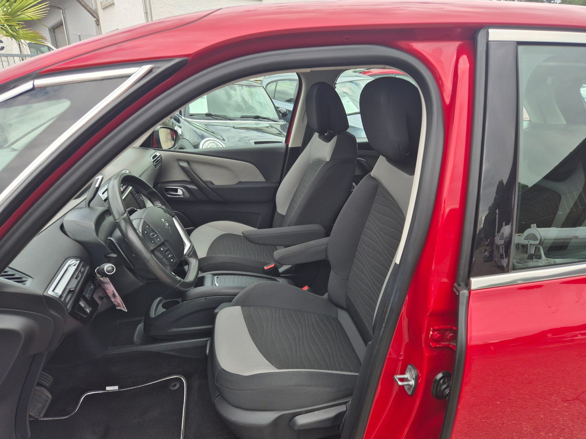 CITROEN C4 Picasso 1.6 e-HDi Séduction ETG6-image-17
