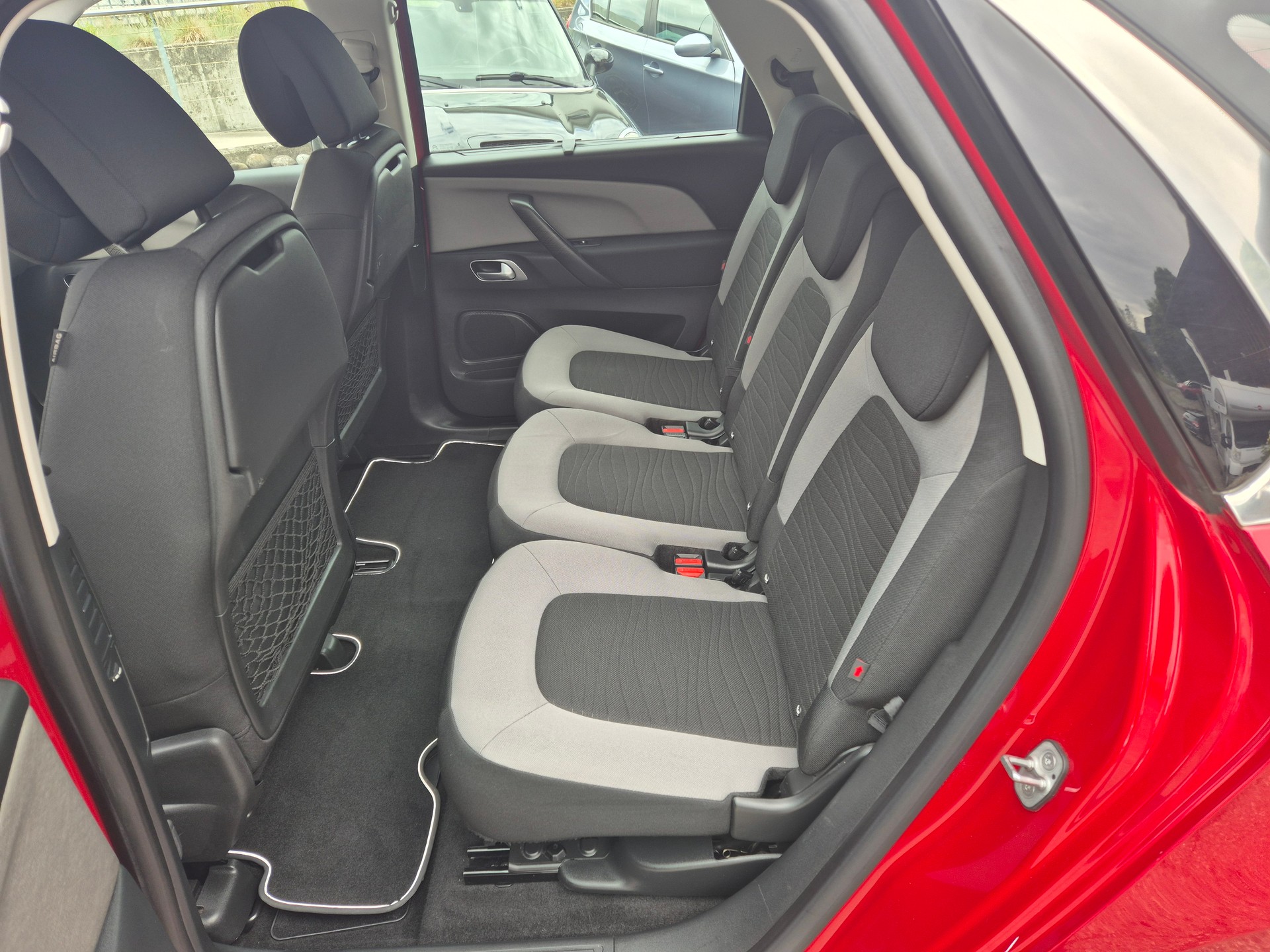 CITROEN C4 Picasso 1.6 e-HDi Séduction ETG6-image-18