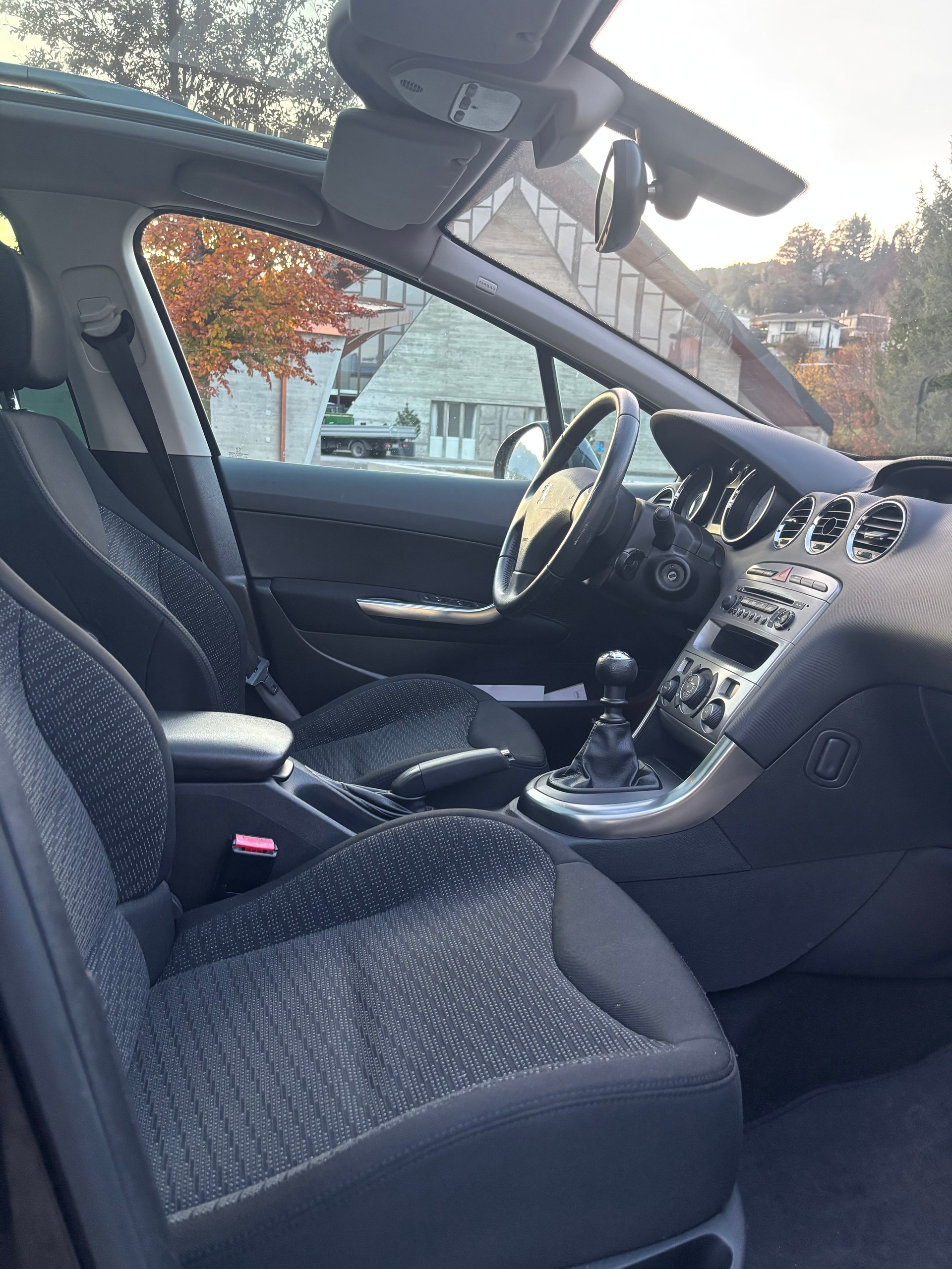 PEUGEOT 308 SW 1.6 16V Turbo Sport-image-10