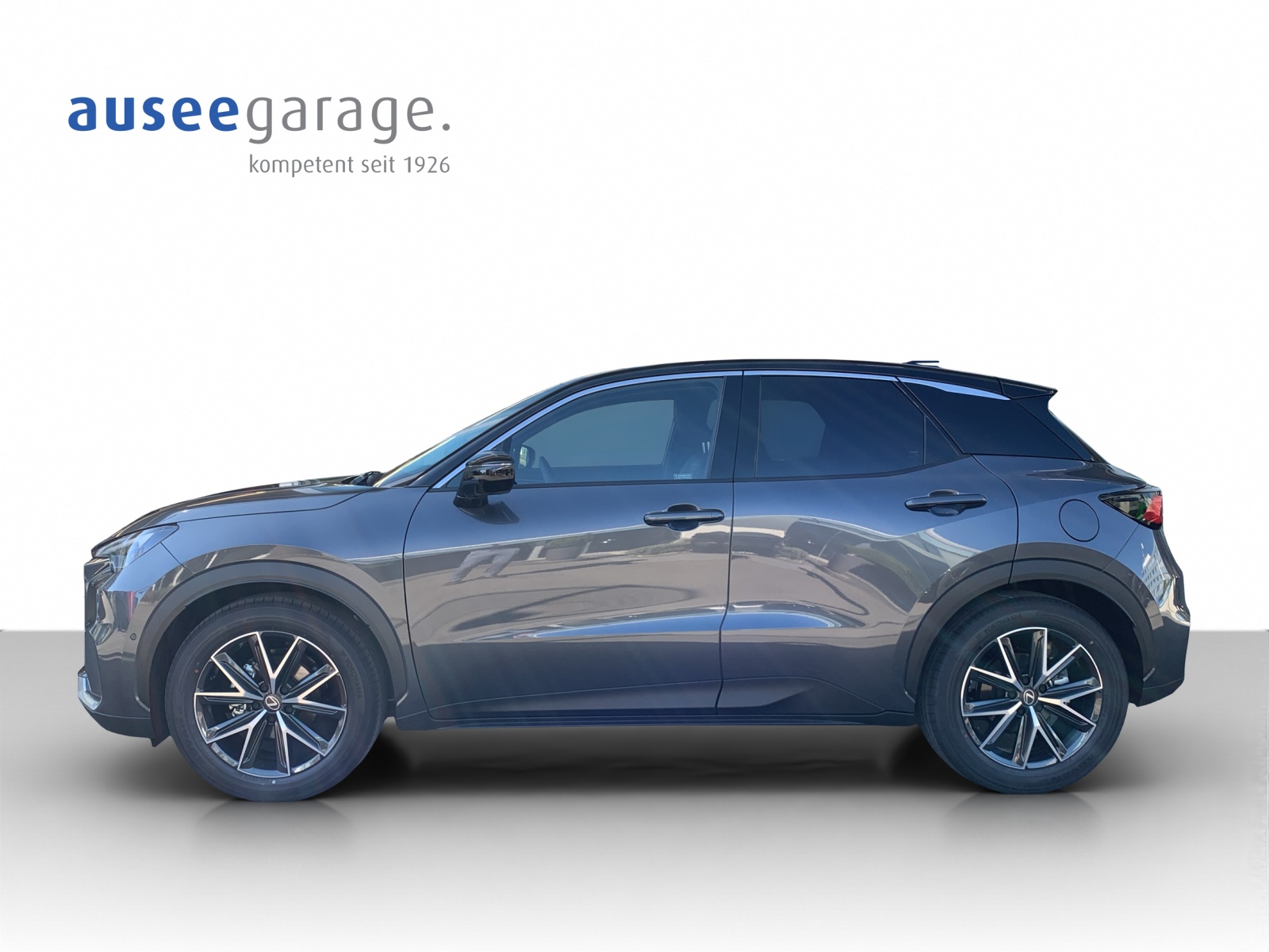 LEXUS LBX 1.5 Hybrid Cool AWD-showroom-element-1