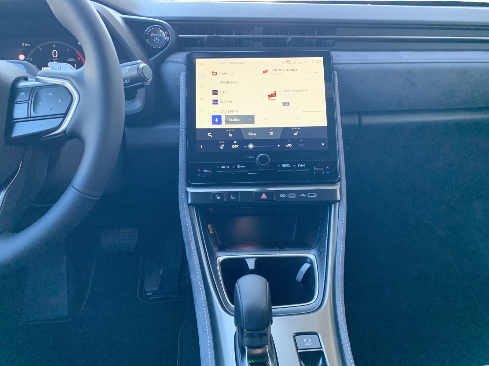 LEXUS LBX 1.5 Hybrid Cool AWD-image-7