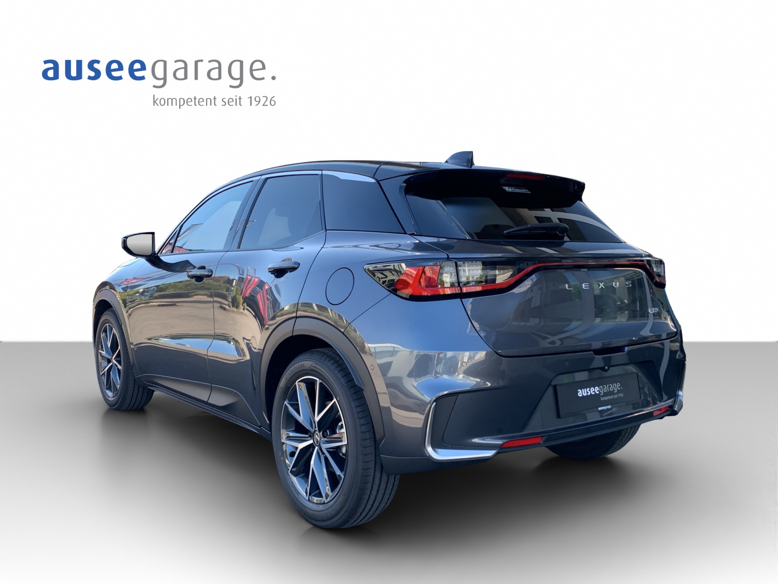 LEXUS LBX 1.5 Hybrid Cool AWD-showroom-element-2