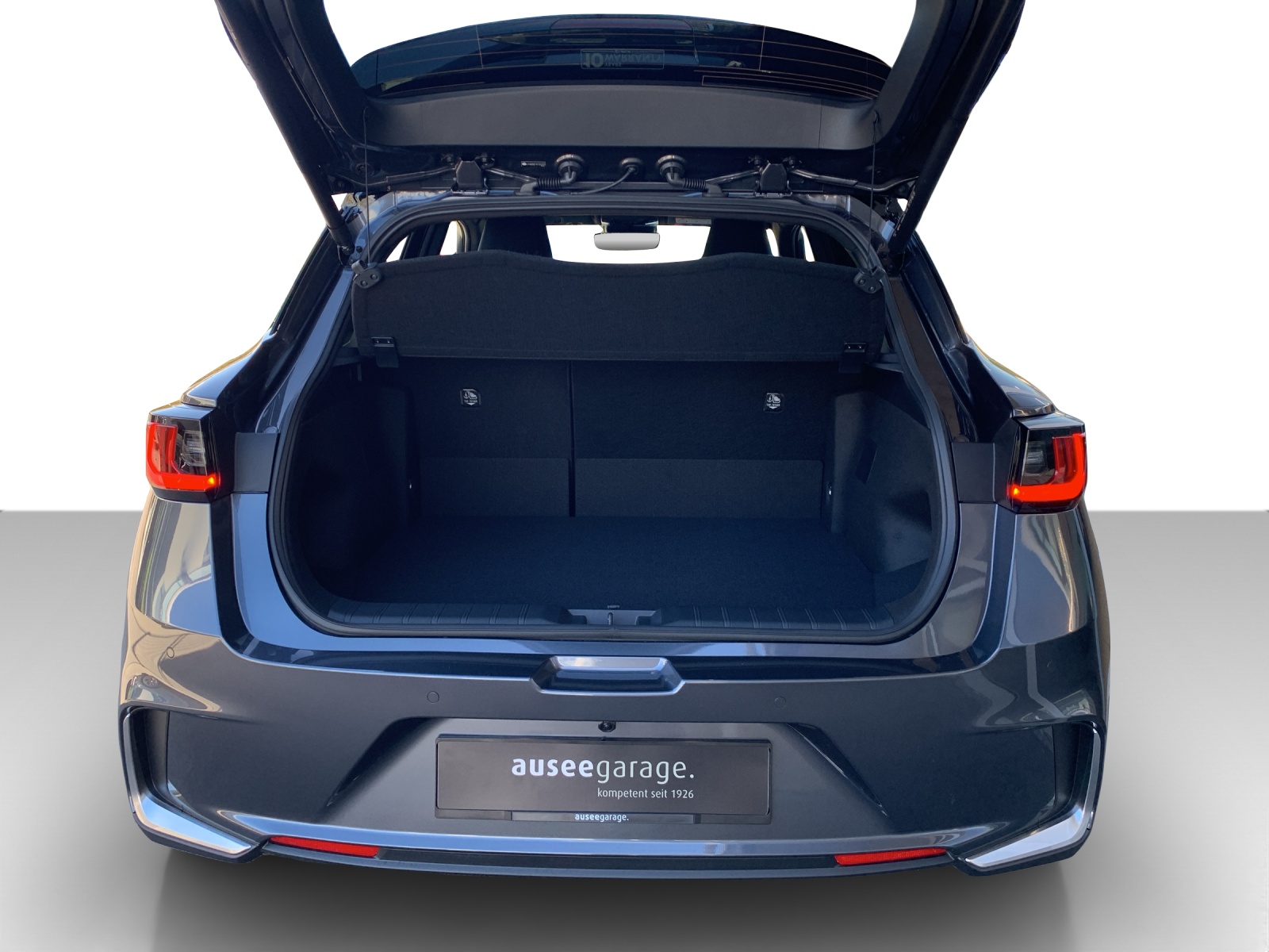 LEXUS LBX 1.5 Hybrid Cool AWD-image-10