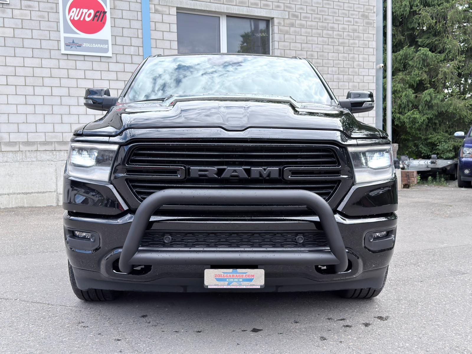 DODGE RAM GT 5.7 HEMI 4x4 Crew Cab-showroom-element-3
