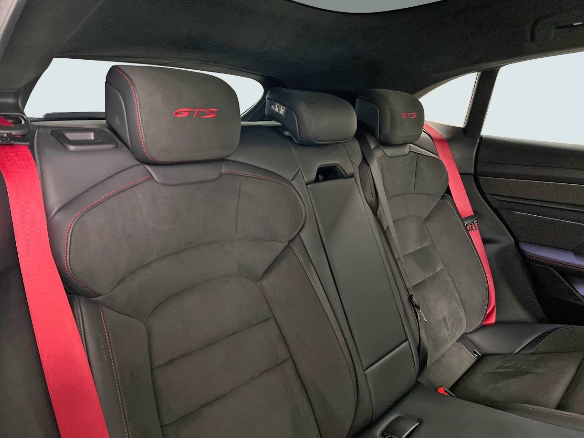 PORSCHE Taycan GTS Sport Turismo-image-23