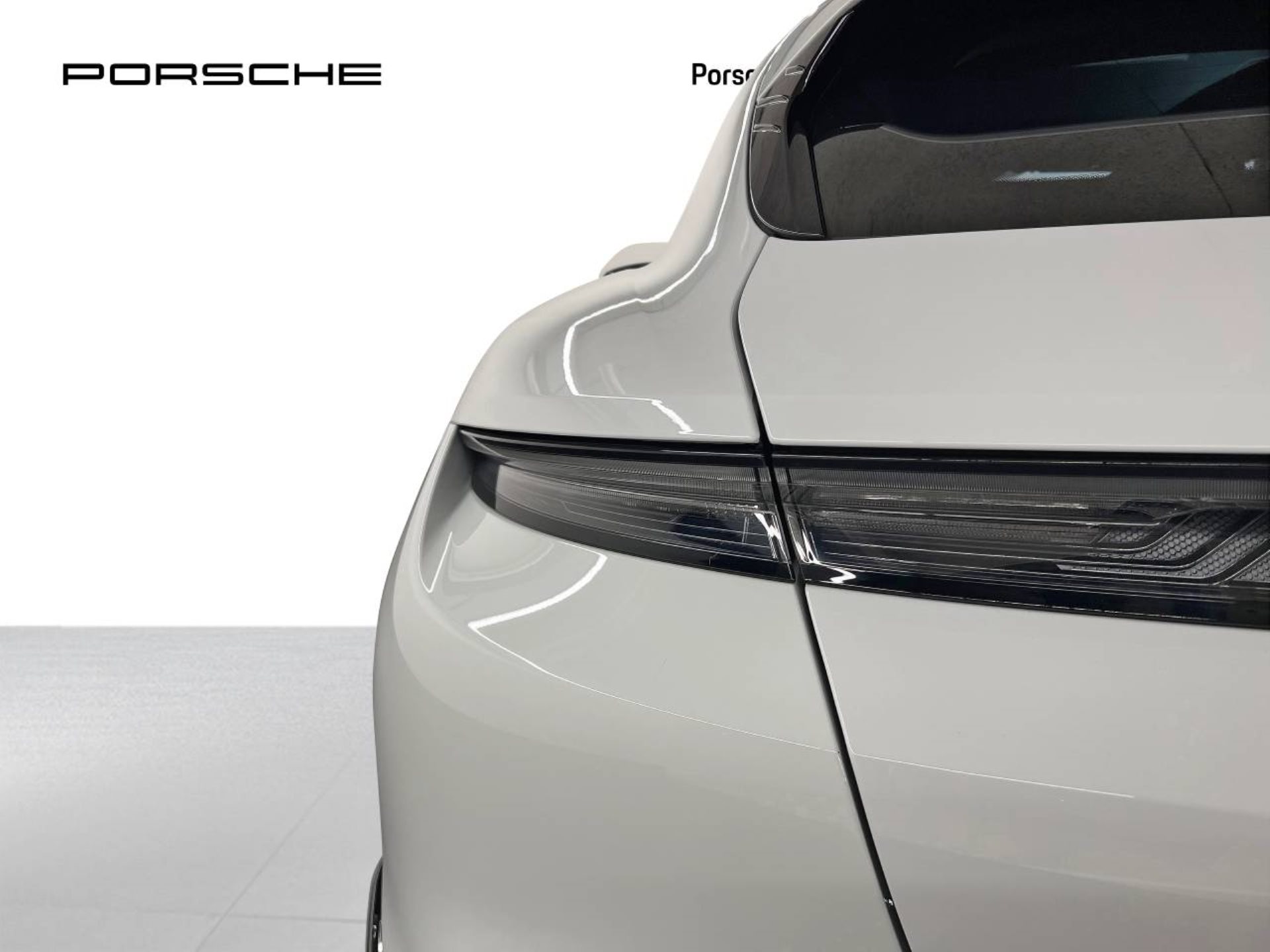 PORSCHE Taycan GTS Sport Turismo-image-12