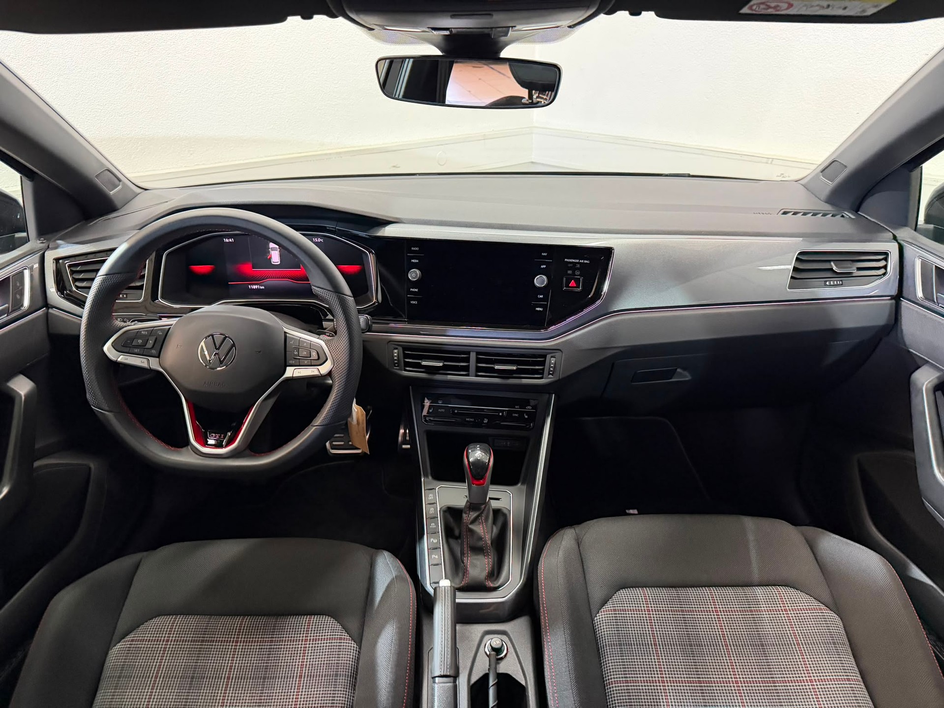 VW Polo 2.0 TSI GTI DSG-image-7