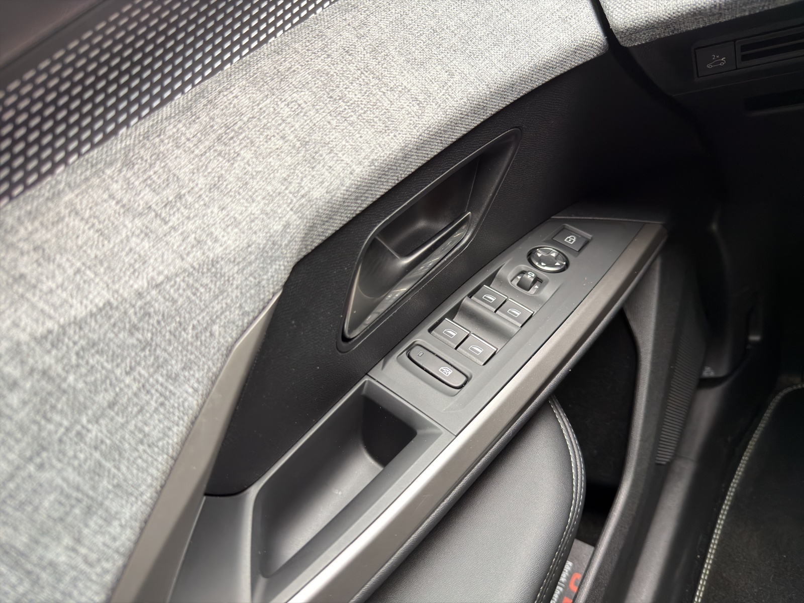 PEUGEOT 3008 145 e-DCS GT-image-12