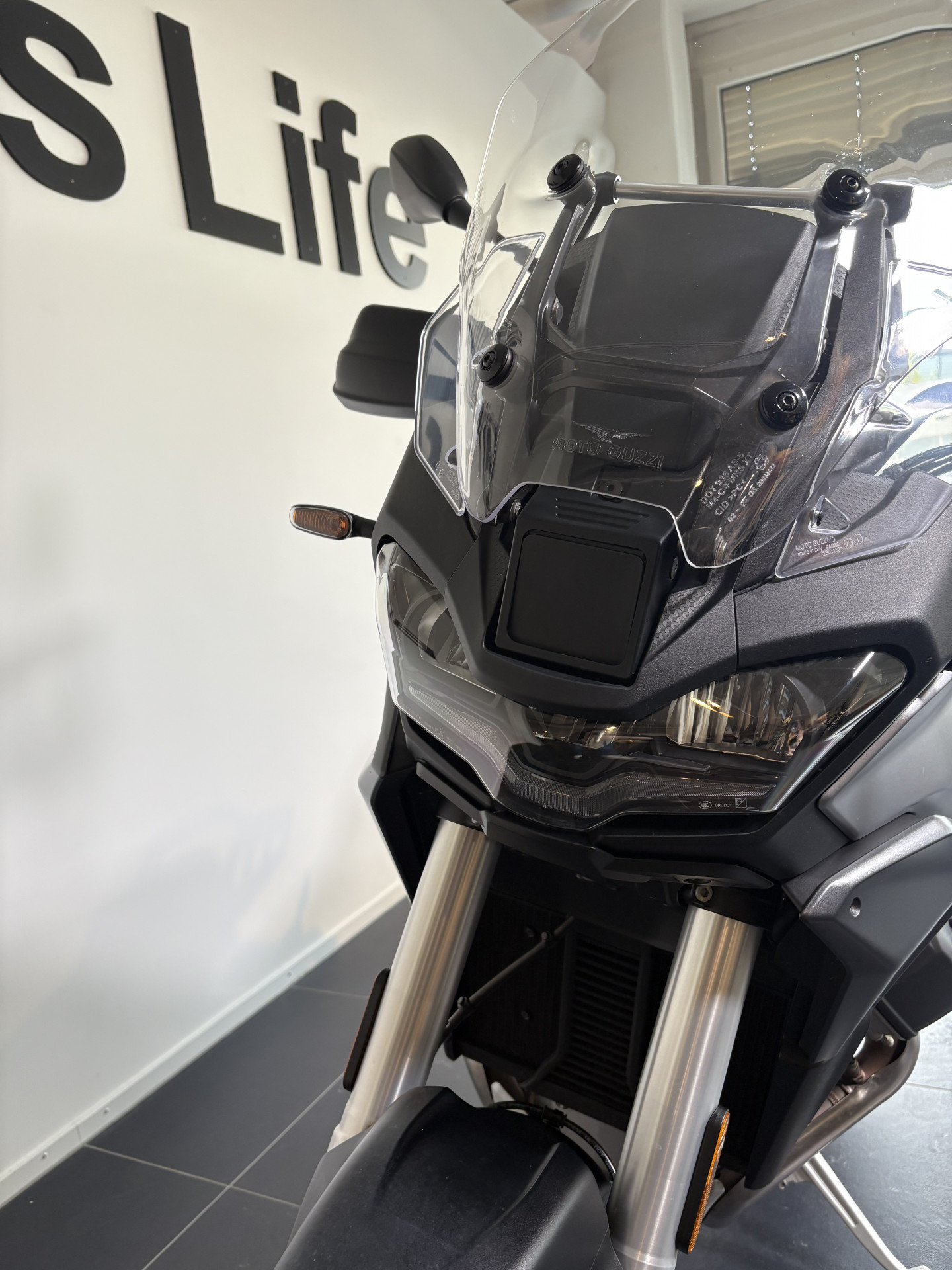 MOTO GUZZI Stelvio-showroom-element-2