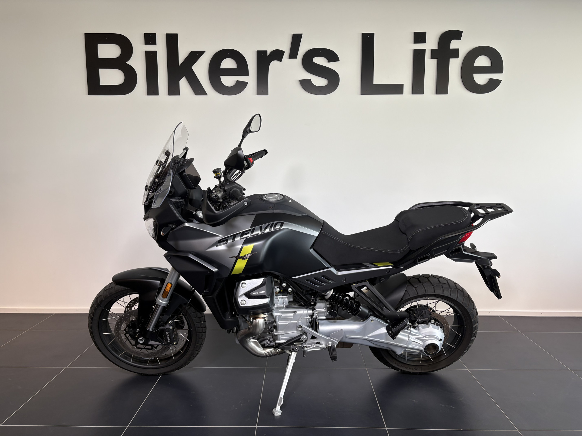 MOTO GUZZI Stelvio-showroom-element-1